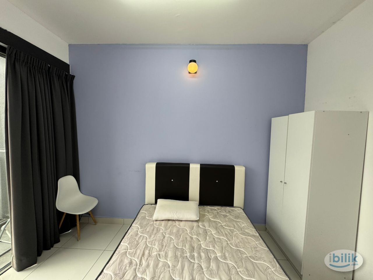 Link with MRT !! Balcony Medium Queen Bed Room with stand fan,window and AC@ Sungai Buloh D'sara ,Near to KD - Image 2