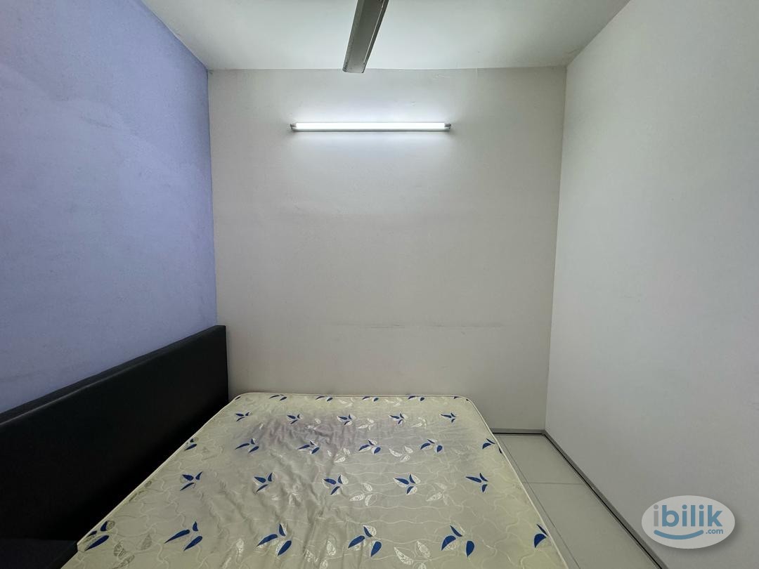 Link with MRT !! Medium Queen Bed Room with stand fan,window and AC @ Sungai Buloh D'sara ,Near to KD , Kepong , Sri - Image 2