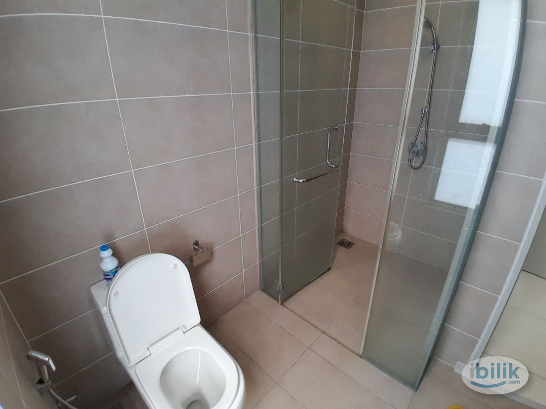 Link with MRT !! Medium Queen Bed Room with stand fan,window and AC @ Sungai Buloh D'sara ,Near to KD , Kepong , Sri - Image 3