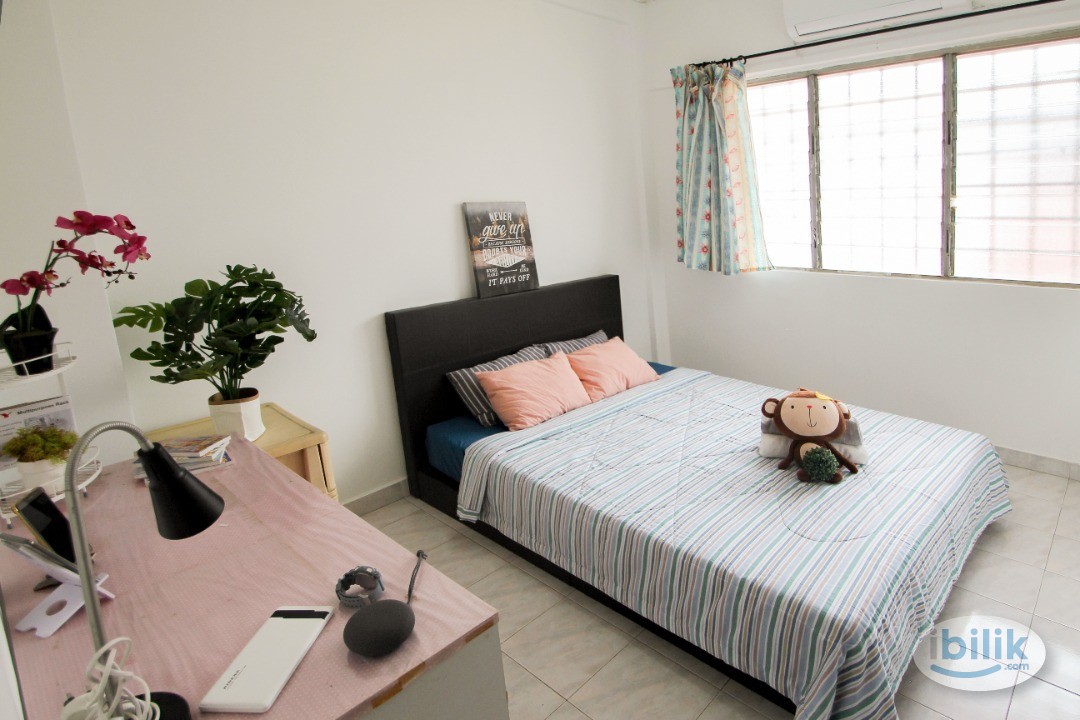 Medium Room with window & ac @ Bandar Sunway ，Near to BRT, Taylor , Monash , Inti, Subang Airport - Image 1
