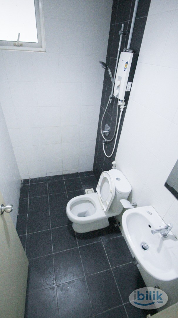QUEENSIZE Room FANS ONLY @ LRT Ara Damansara, Next to Evolve Mall,Near to Subang Airport, KD - Image 5