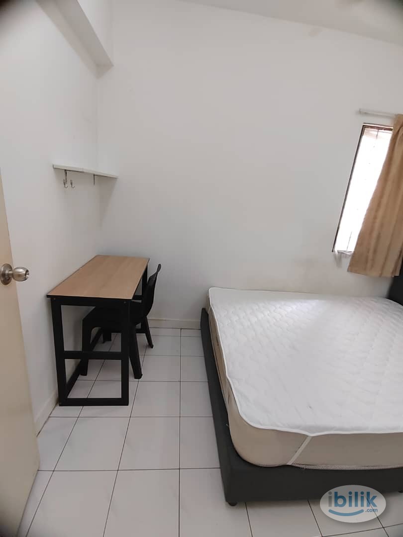 5 Min Walk To LRT,Medium Room with Fans @ Ara Damansara,Near to Grocery shop,Mall, Subang Airport - Image 1