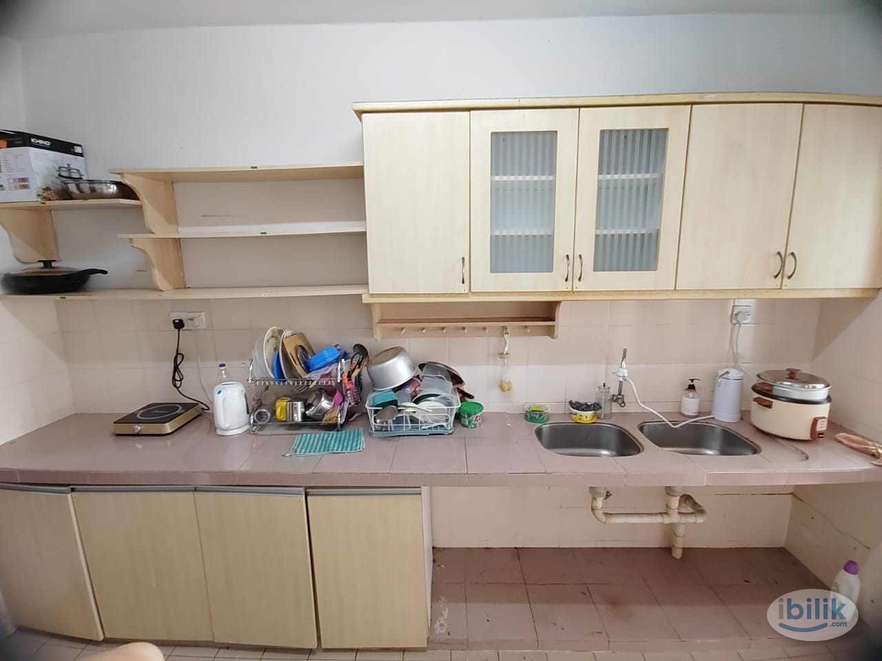 5 Min Walk To LRT,Medium Room with Fans @ Ara Damansara,Near to Grocery shop,Mall, Subang Airport - Image 4