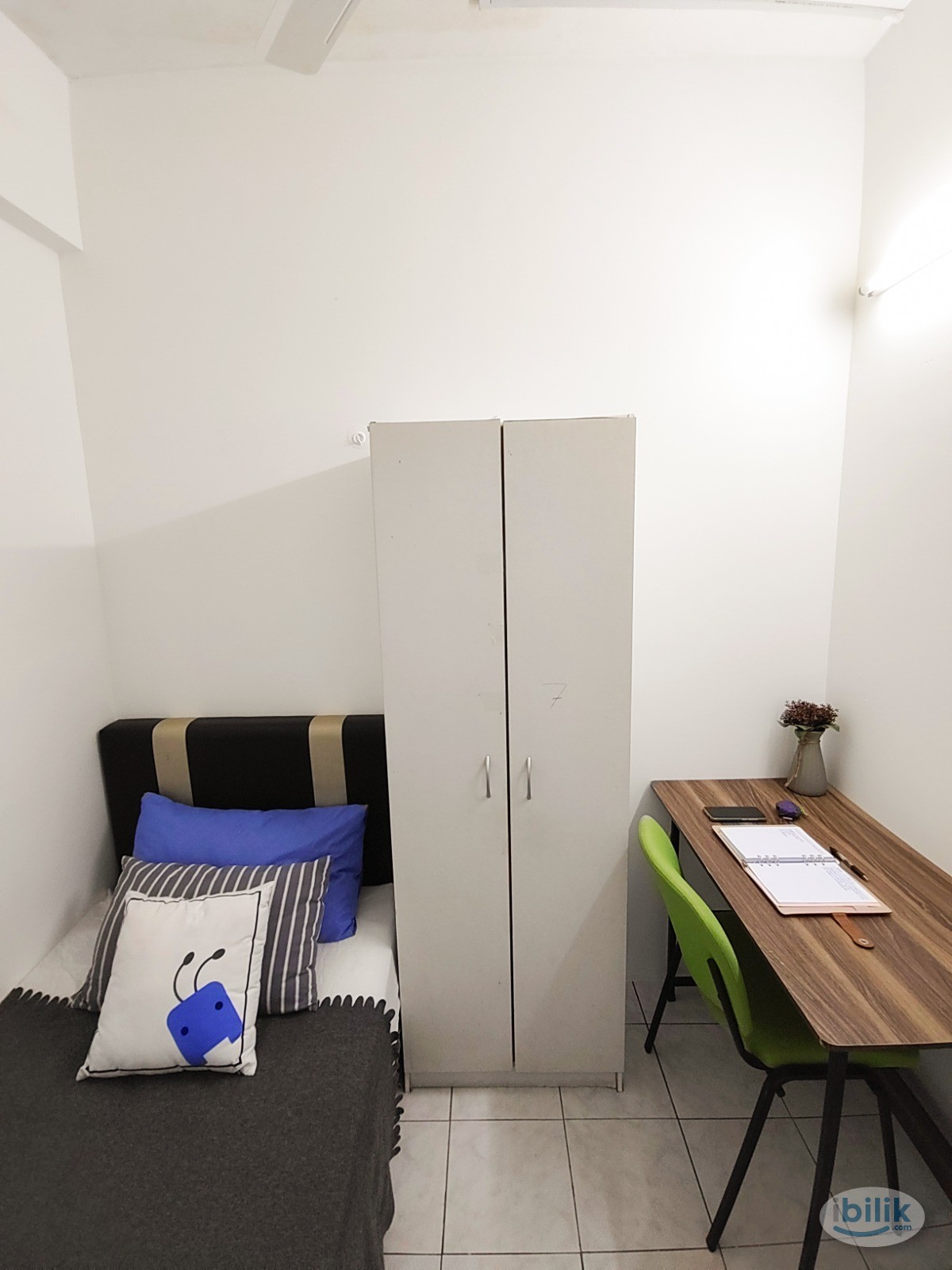Single Bed Small Room @ Mutiara Damansara ,Walk to MRT, near Ikea, Bandar Utama, TTDI - Image 2