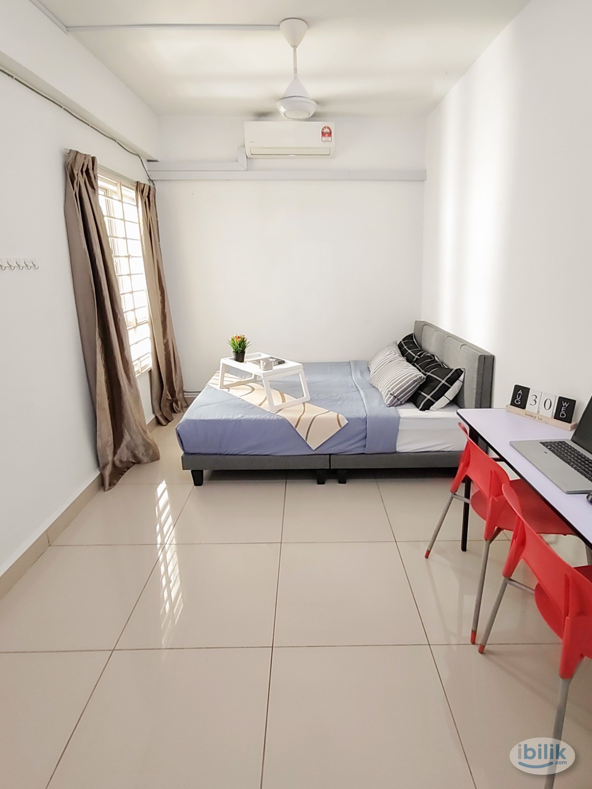 Walk to MRT !! Medium Room with Window & AC & Fan@Kota Damansara, Segi College - Image 1