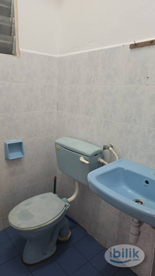 Urgent Middle Room For Rent at Taman Seri Changgang Banting - Image 4