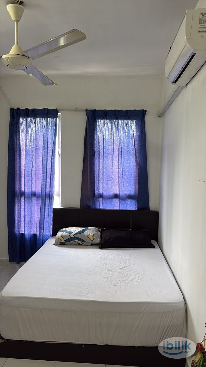 Middle Room at Cyberia Crescent 1, Cyberjaya - Image 2