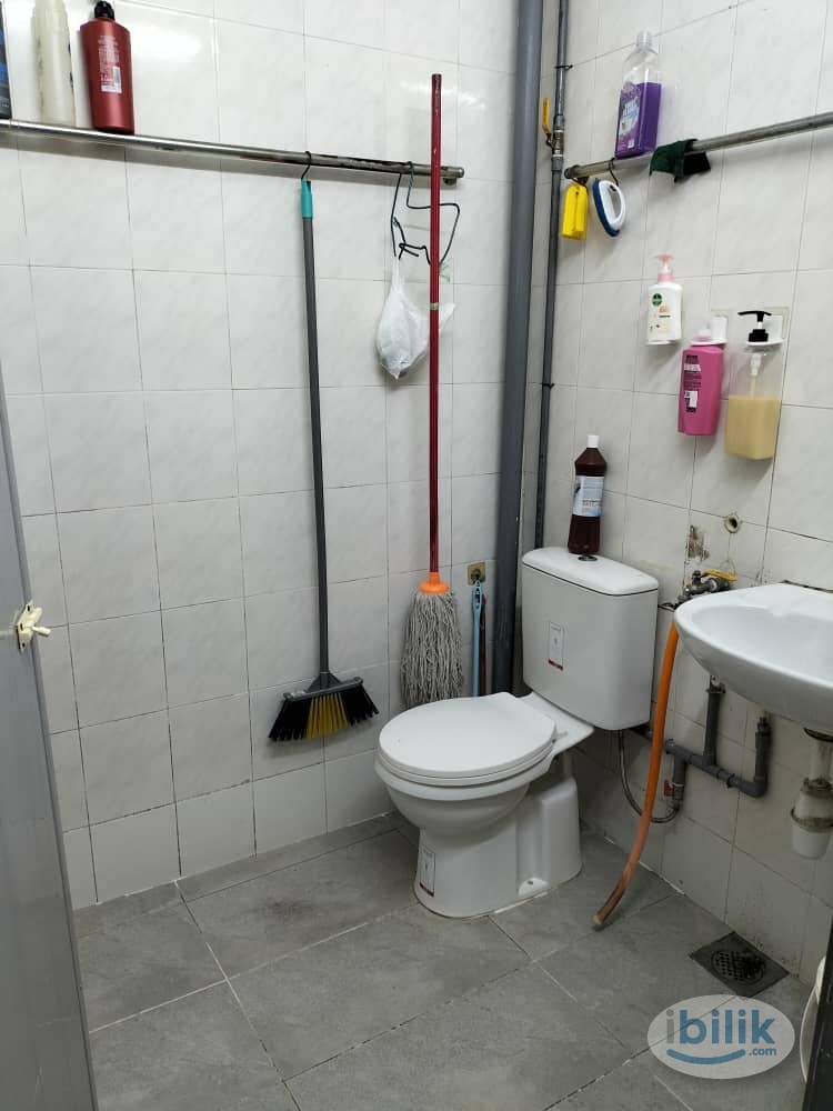 Master Room at Taman Klang Utama, Klang - Image 3