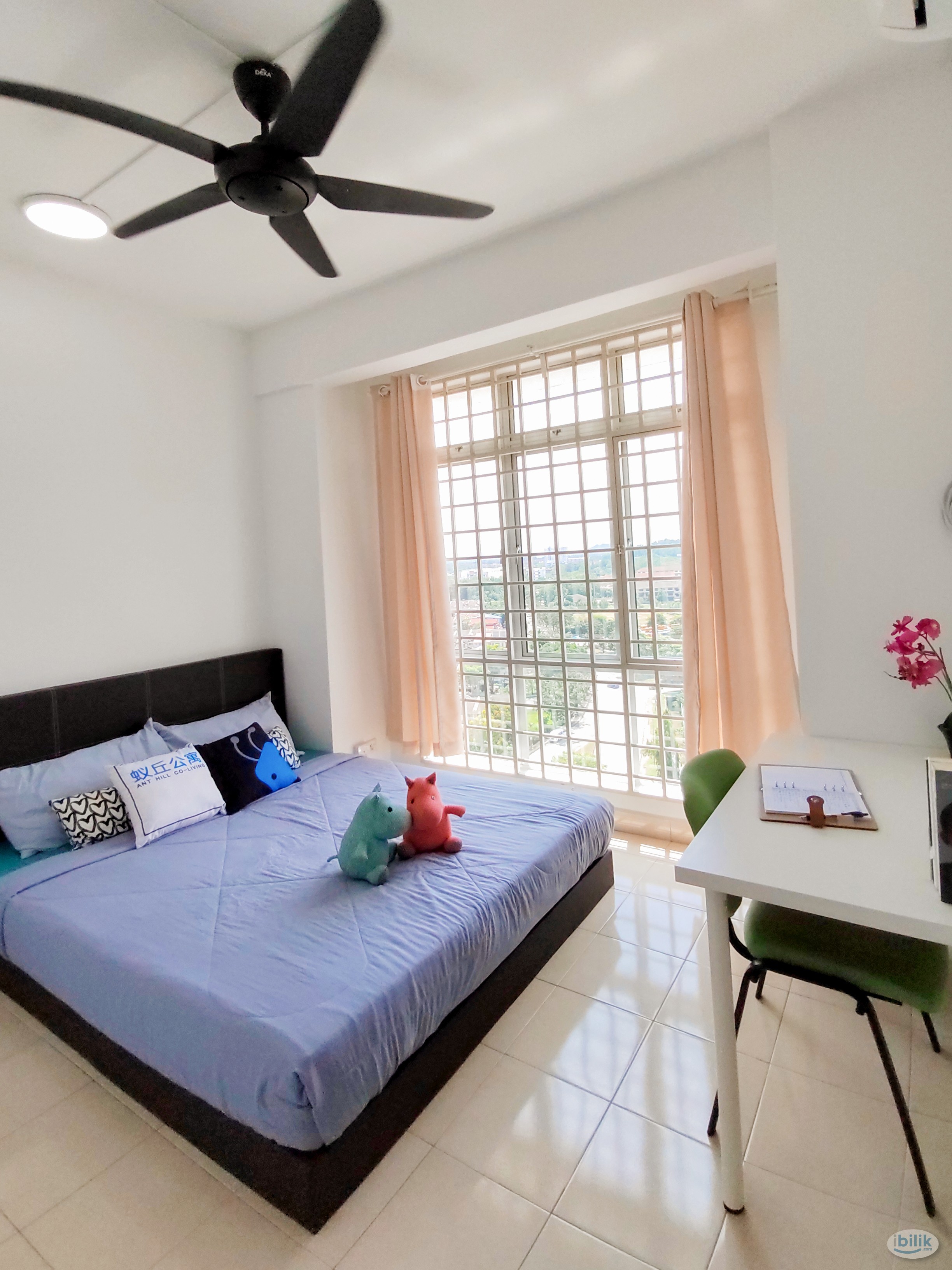 Queen Bed Medium Room with Window & A/C @ Subang Bestari,NEar to PJ,Shah Alam, ，Sg Buloh, Near Help campus , Subang Airp - Image 1