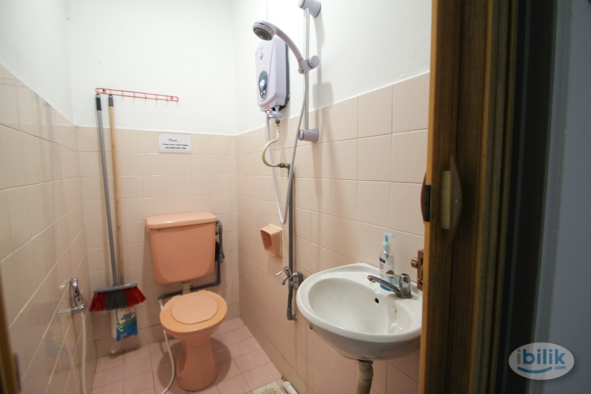 Single Room with window & ac @ Bandar Sunway ,,Near to BRT ,， Taylor , Monash , Inti, Subang Airport - Image 5