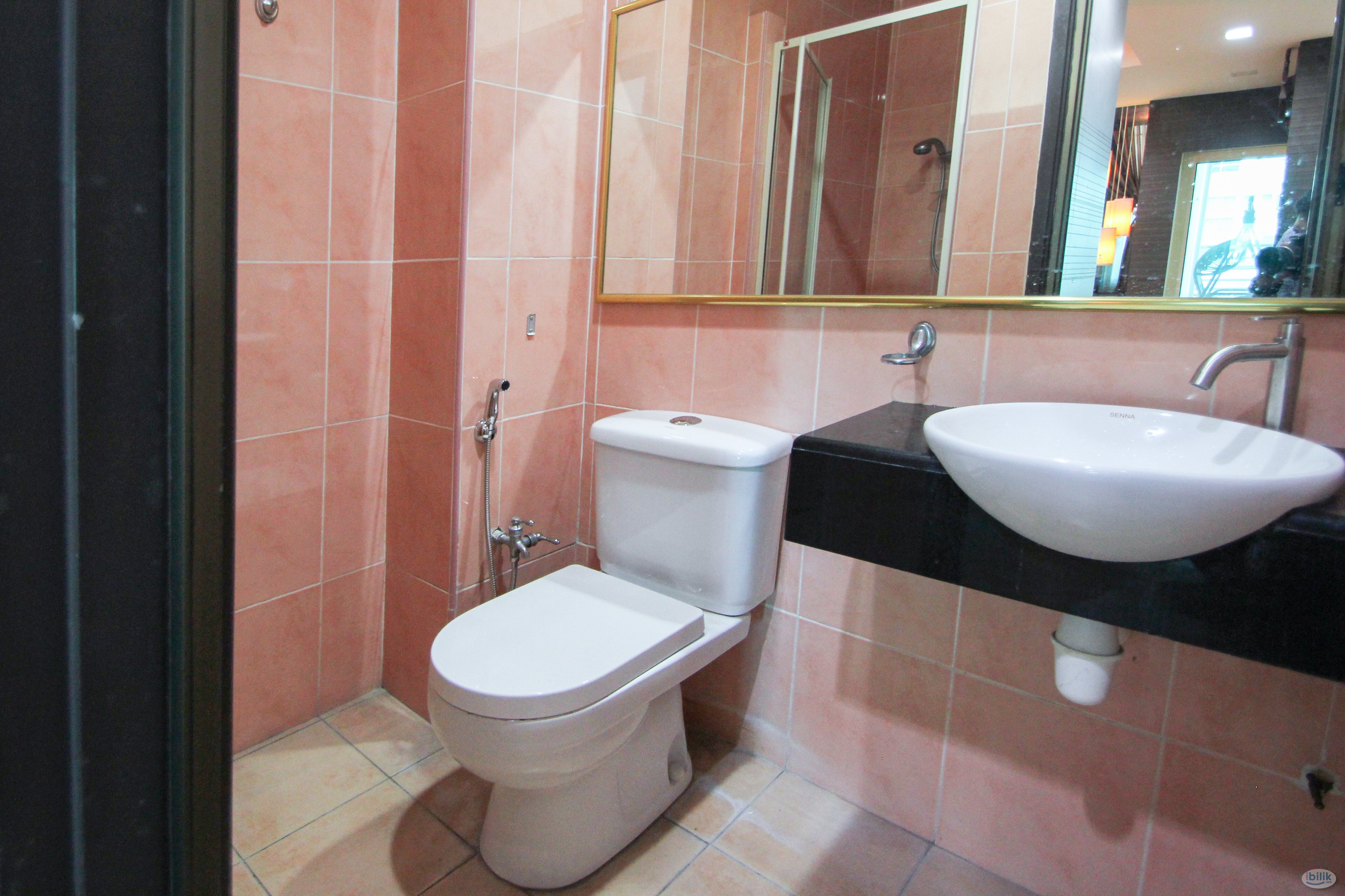 Single Room with window & AC @ Seri Kembangan, Serdang, The Mines - Image 4
