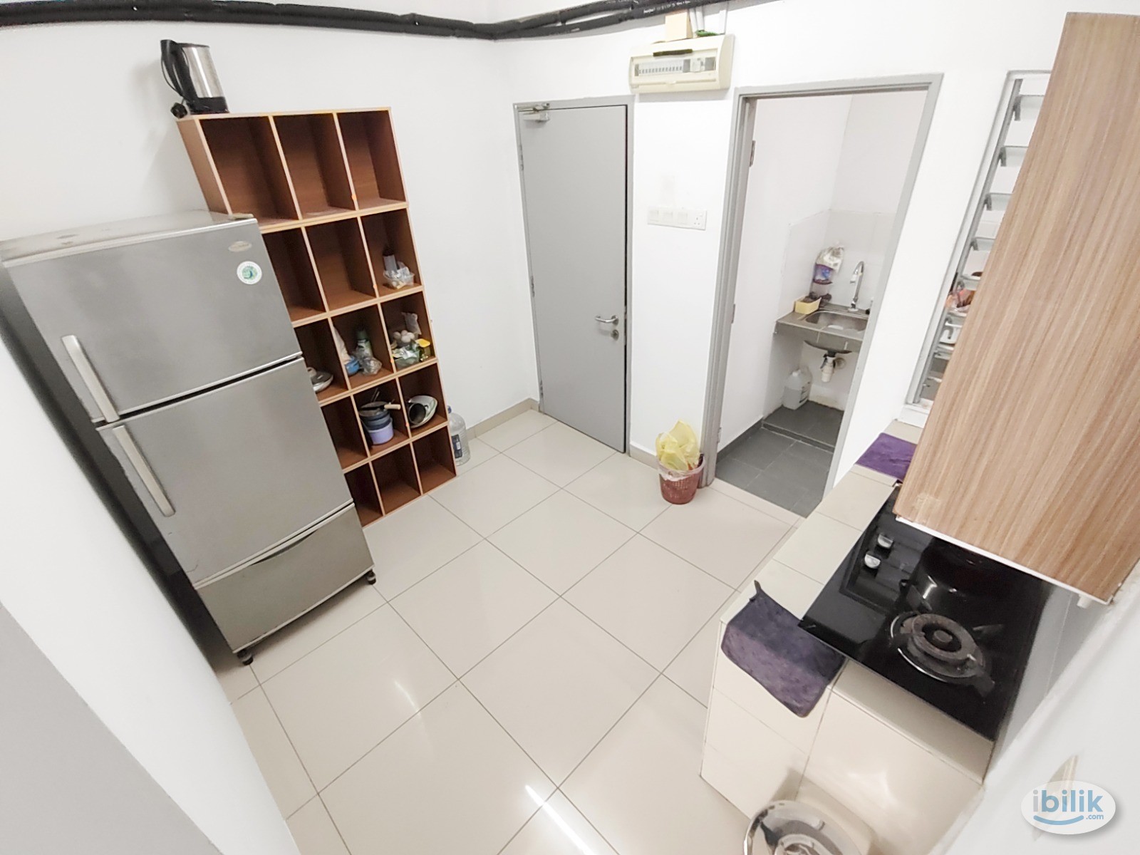 Walk to MRT !! Queen Bed Medium Room ,with AC & Window@，Kota Damansara, Segi College, - Image 4