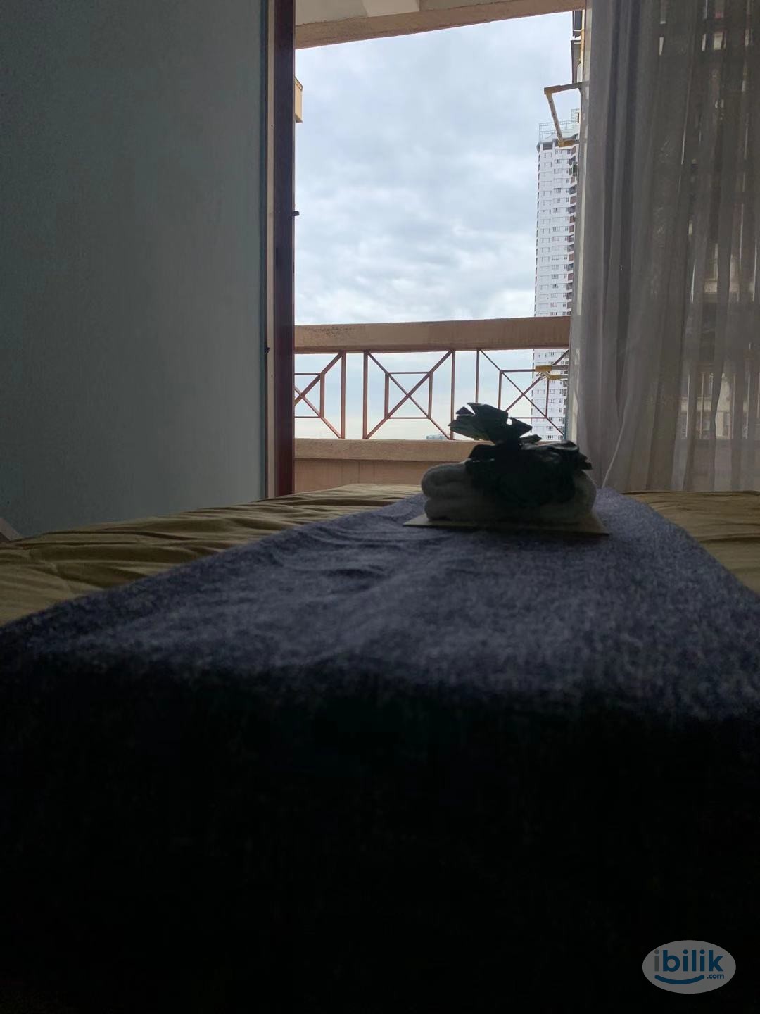 Queen Bed Balcony Medium Room with A/C @ Mutiara Damansara， , Walk to MRT, near Ikea, Bandar Utama, TTDI - Image 3