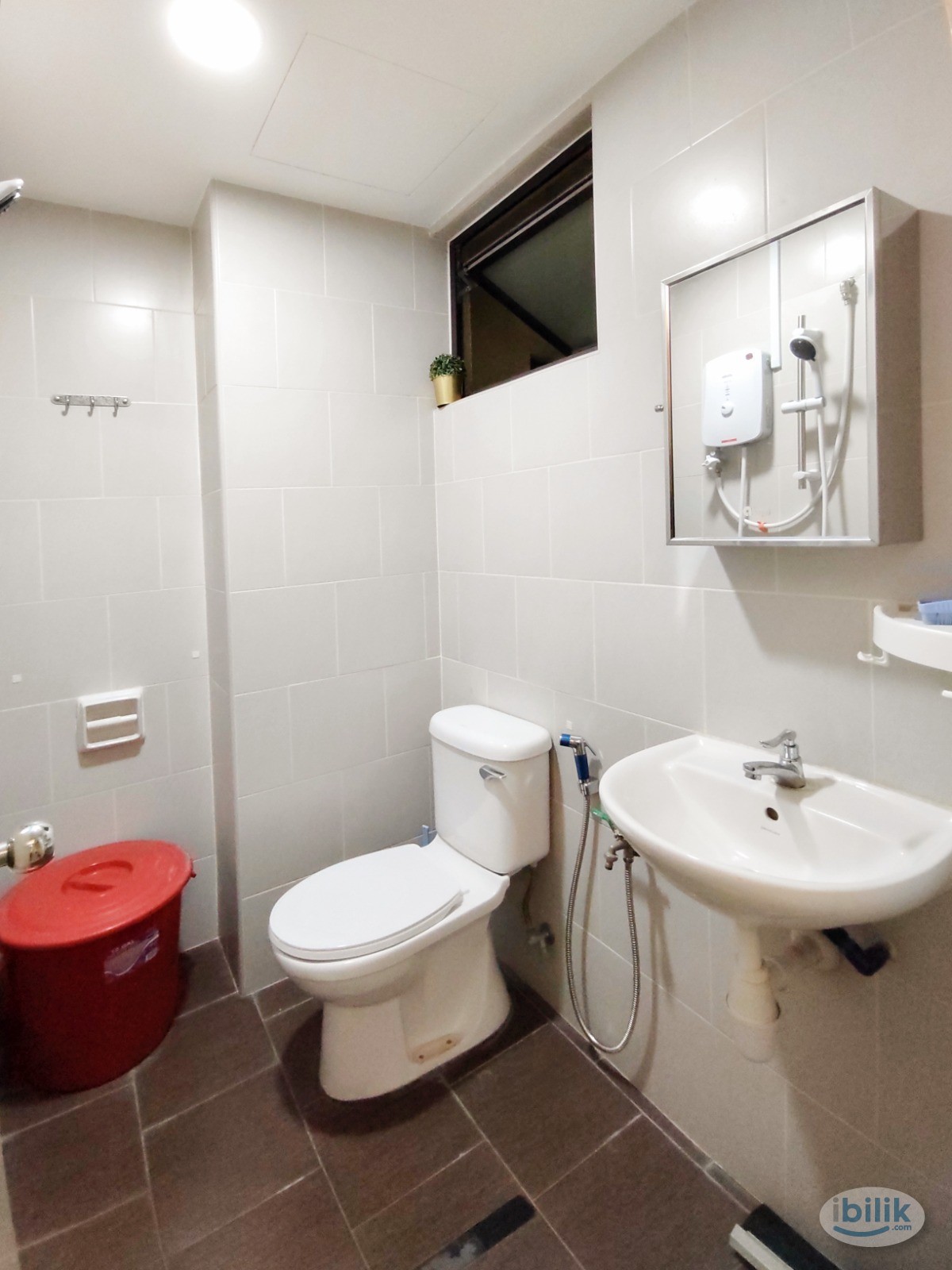 Single Bed Room with A/C & Window @ OKR , Near to Midvalley , Bangsar - Image 4