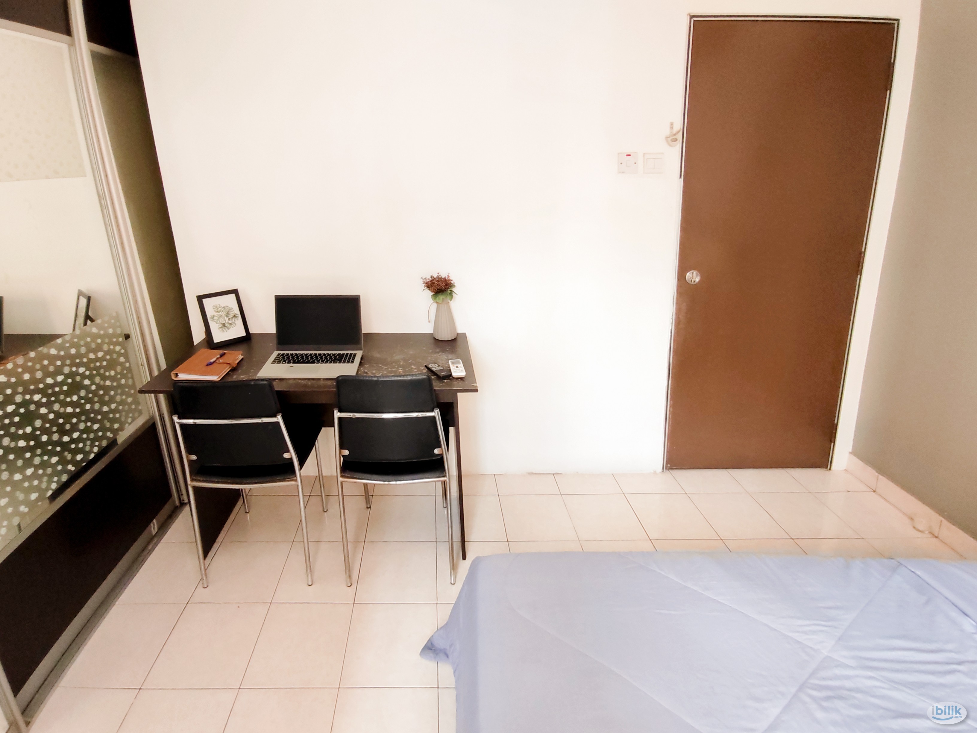 Female Unit walk to MRT !! Queen Bed with AC @ Kota Damansara,，MRT Surian,Ara Damansara , Shah Alam, Sungai Buloh - Image 1