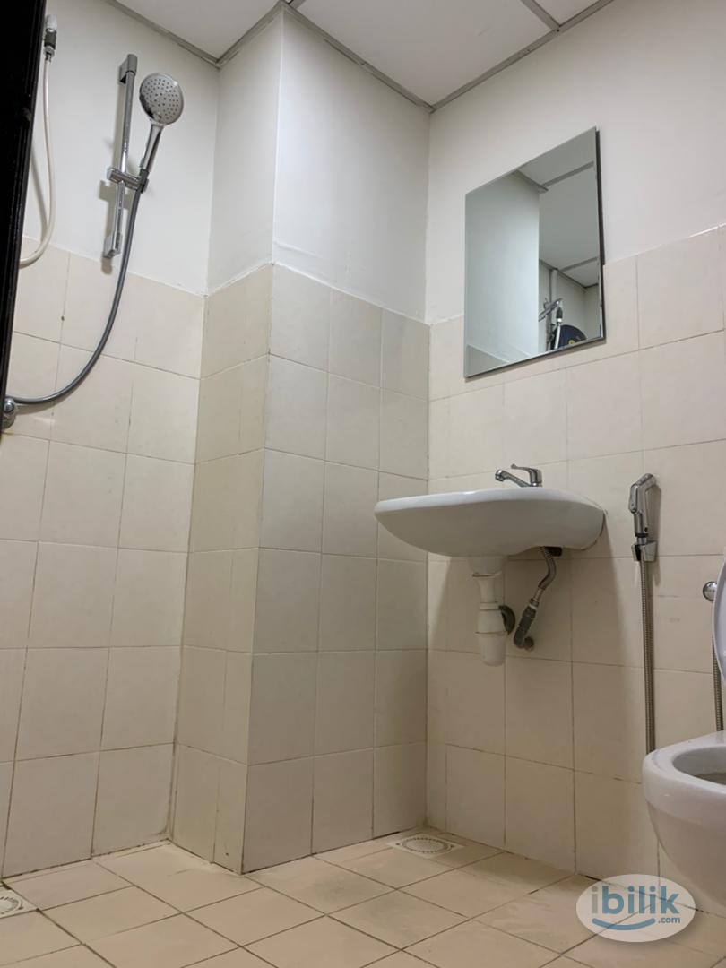 Female Unit walk to MRT !! Queen Bed with AC @ Kota Damansara,，MRT Surian,Ara Damansara , Shah Alam, Sungai Buloh - Image 4