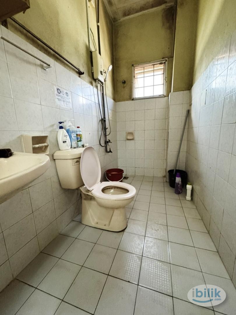 🛏️ Jalan BU 1/1A, Bandar Utama – Near 1 Utama (Medium Room, Attached Sharing Bath) M2 - Image 3