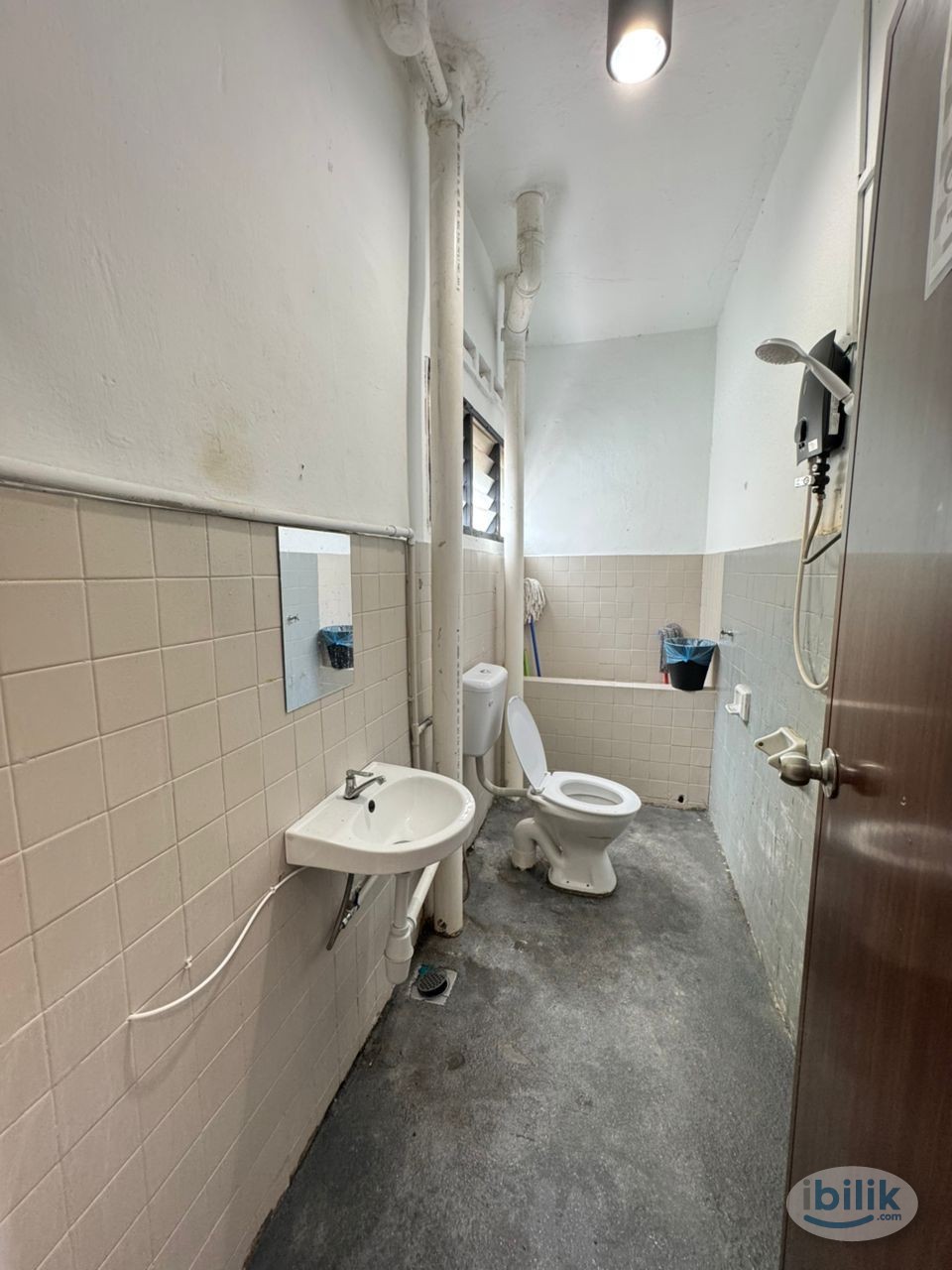 🔥1 KM to CIQ 🔥| SUPER easy commute😎 🌟Affordable, cozy & perfect room for Singapore workers🌟 - Image 2