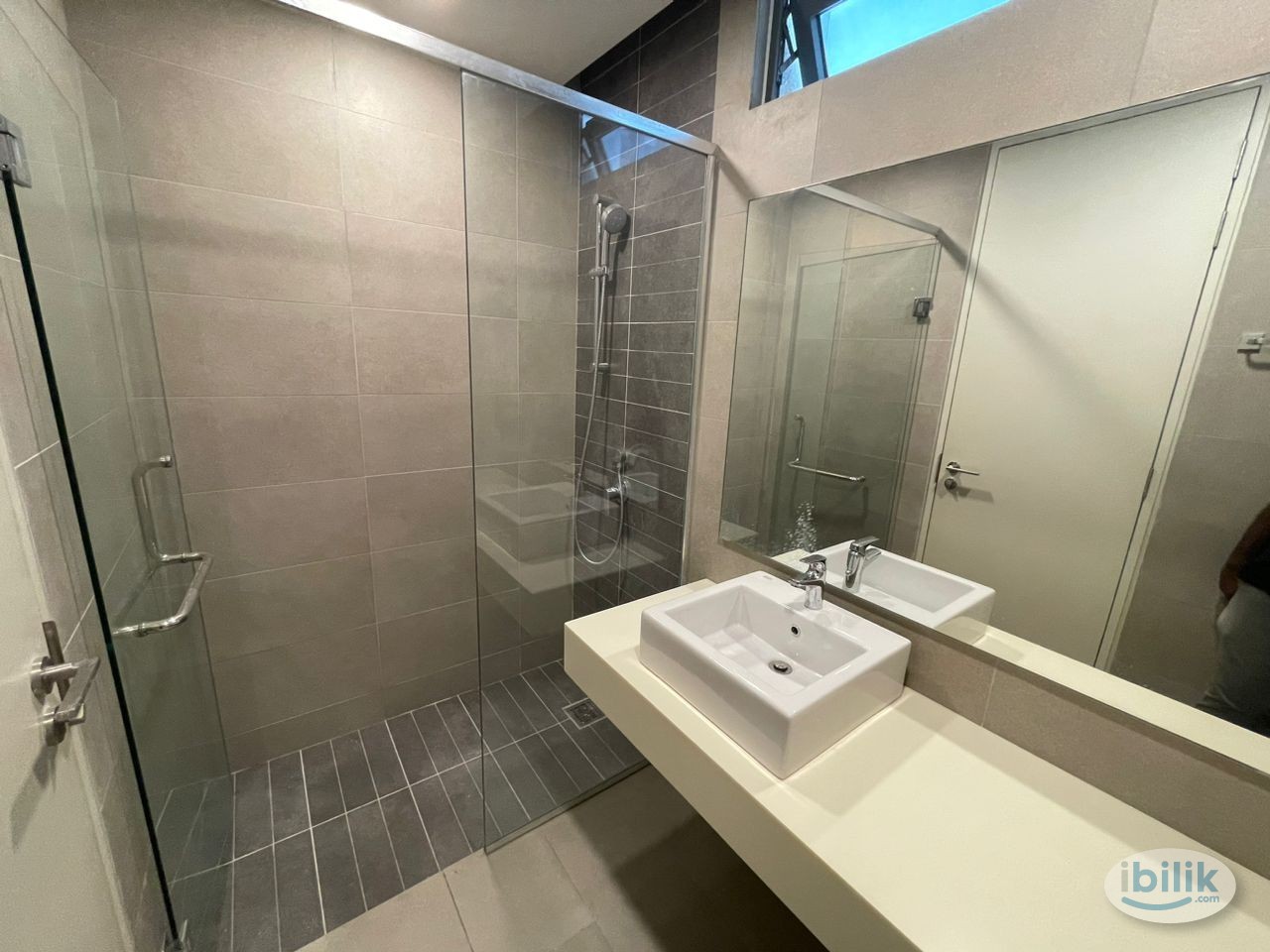 (With Attached Balcony) Medium Room at Vivo Residential Suites @ 9 Seputeh Condominium, Old Klang Road - Image 4