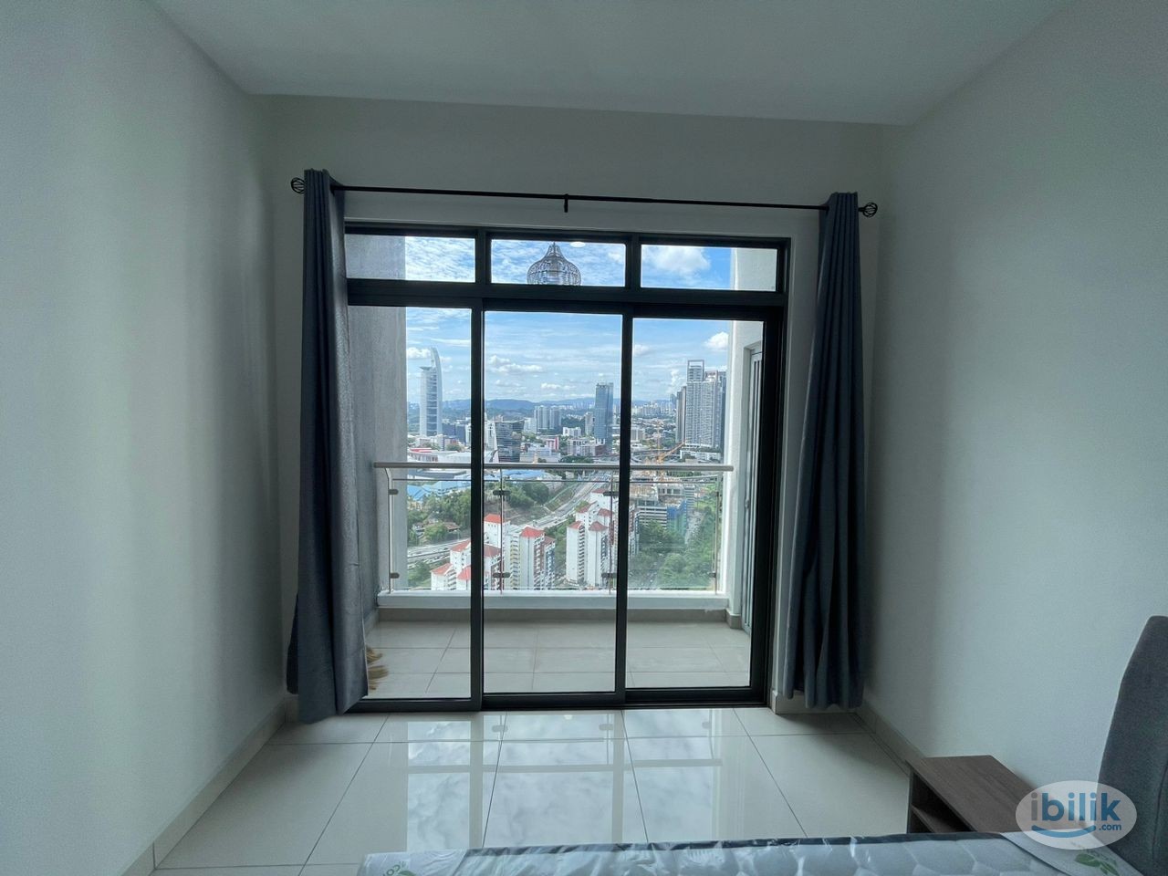 (With Attached Balcony) Medium Room at Vivo Residential Suites @ 9 Seputeh Condominium, Old Klang Road - Image 5