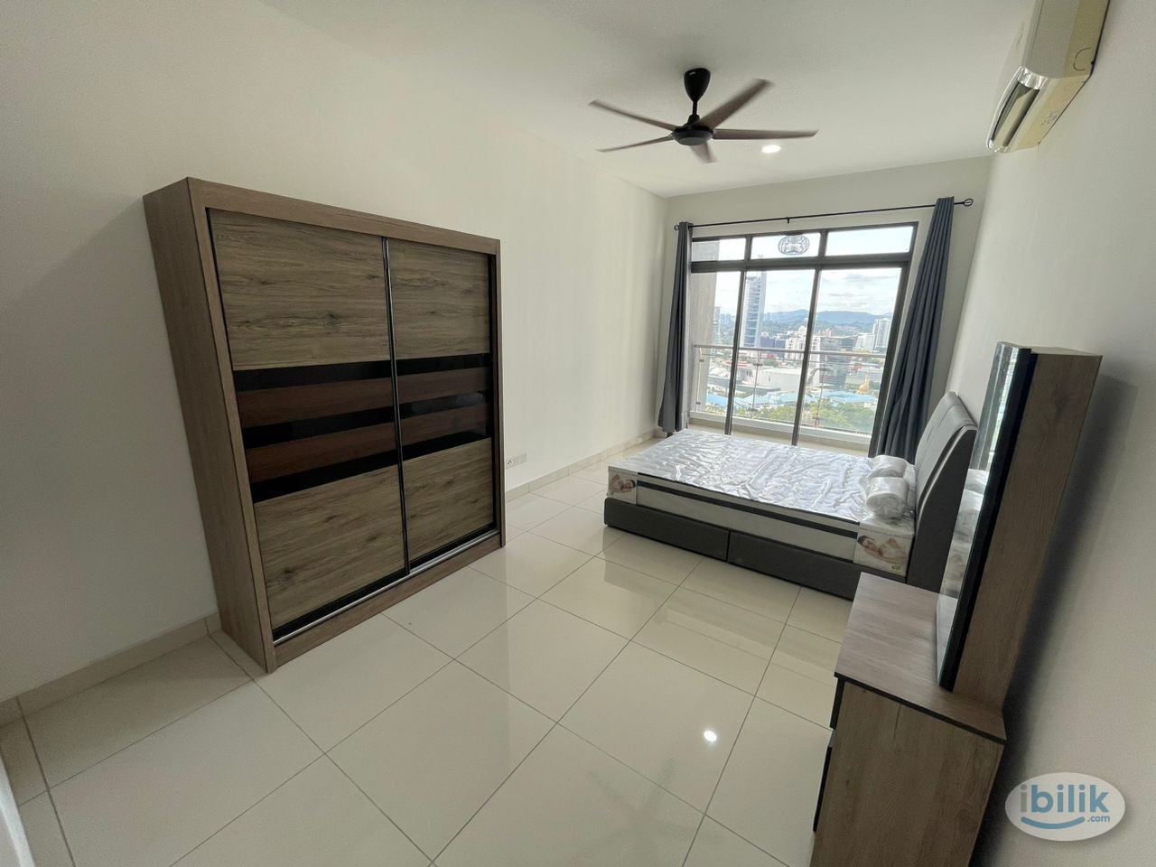 (With Attached Balcony) Medium Room at Vivo Residential Suites @ 9 Seputeh Condominium, Old Klang Road - Image 2