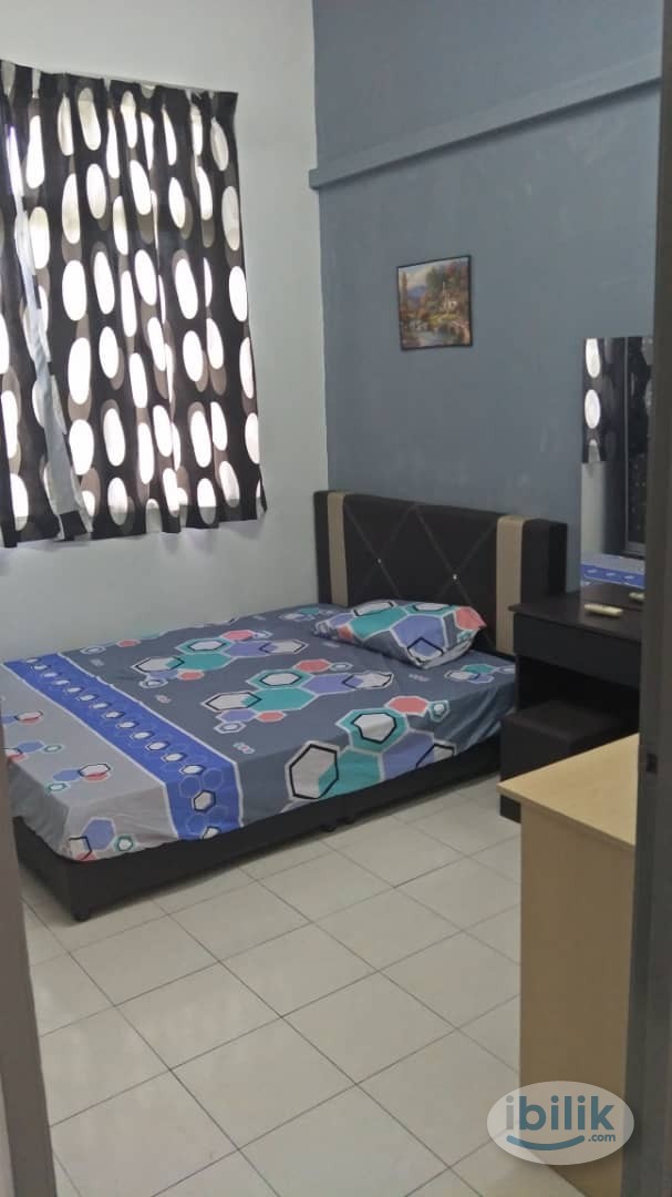 Middle Room at Melaka, Malaysia - Image 1