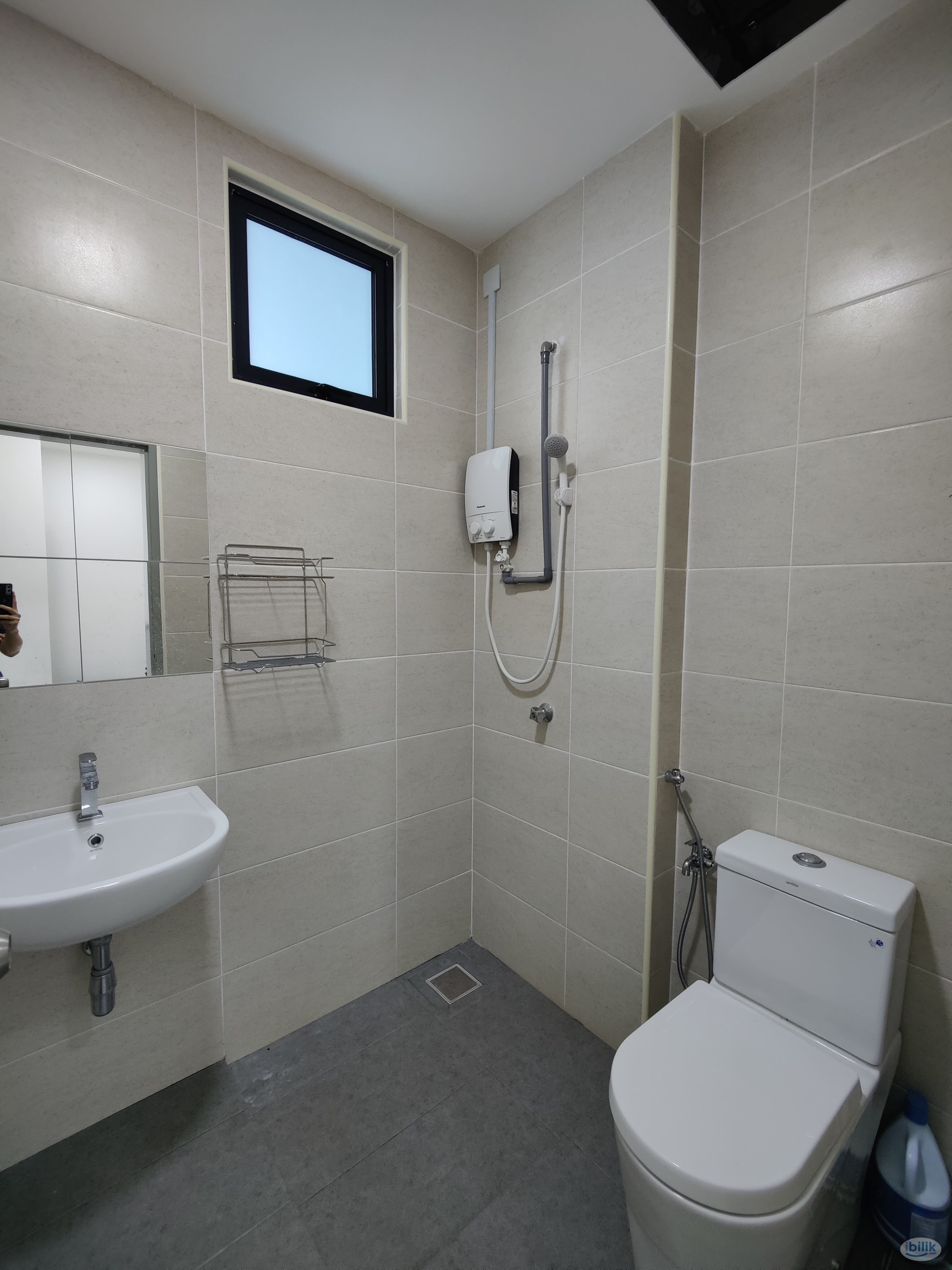 B11 Parkland Residence Middle Room,Female Unit,Walking Distance To MRT Link Bridge,Viewing Available Anytime - Image 5