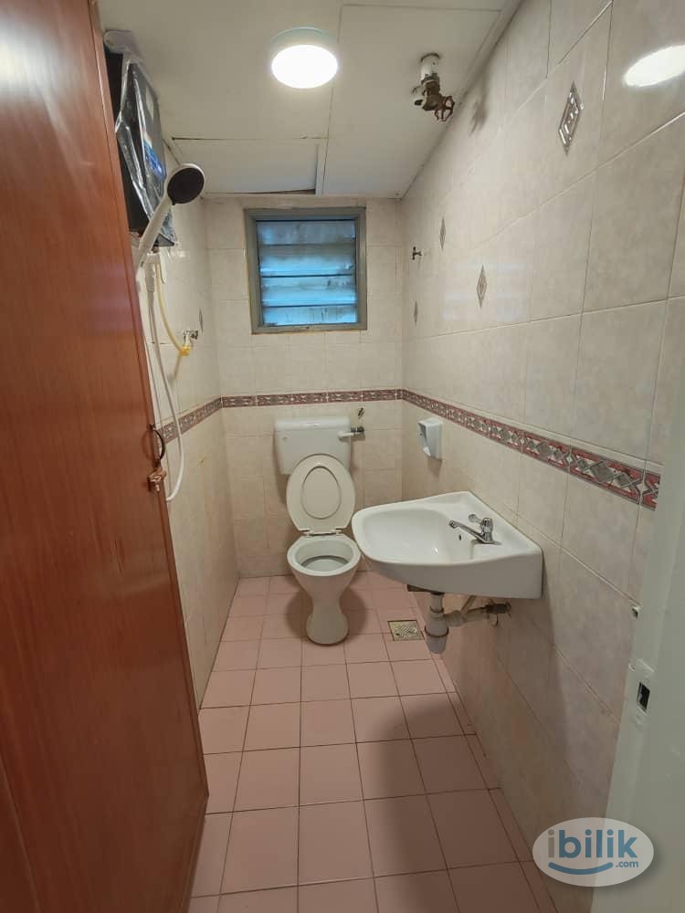 Master Room at Goodyear Court 10, UEP Subang Jaya - Image 4