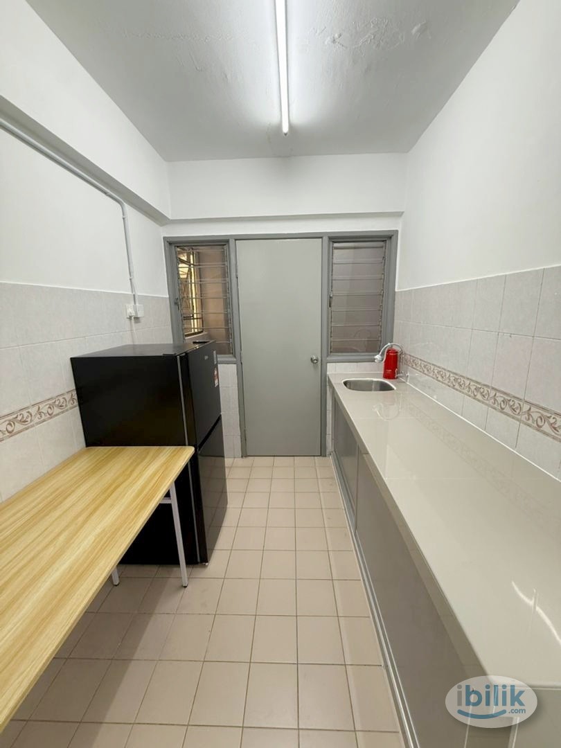 Middle Room at Pelangi Damansara Sentral, Mutiara Damansara - Image 2