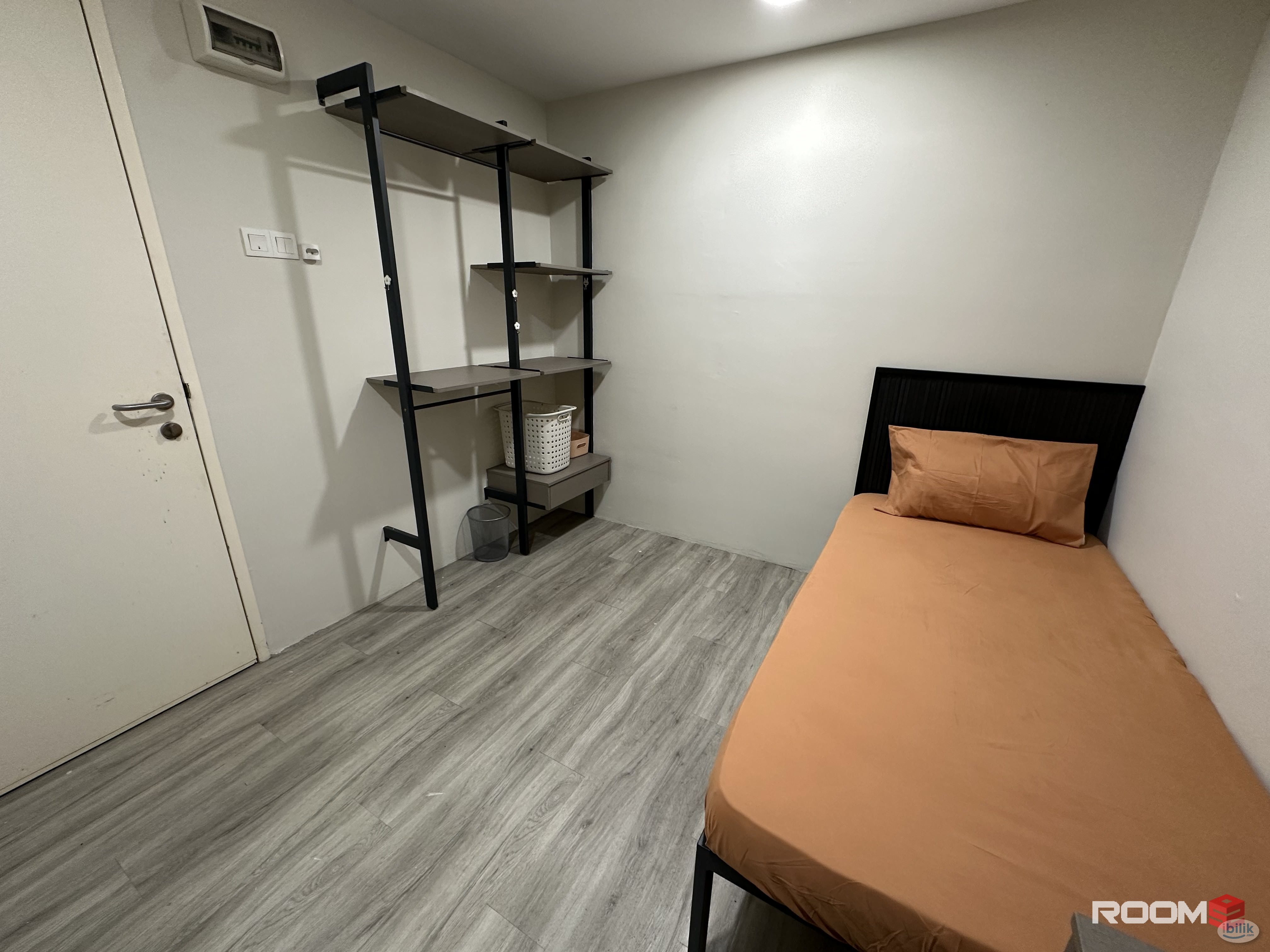 🌷 Last Female Unit 🌷 Single Bed with Aircon 🚶‍♀️ Walking Distance to USJ 21 LRT - Image 1