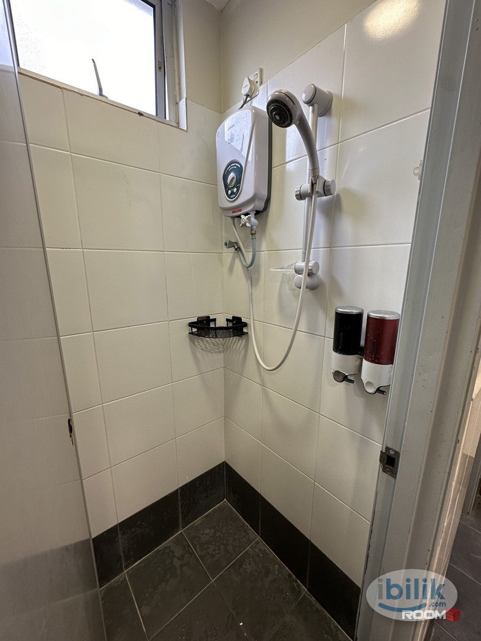 🌷 Last Female Unit 🌷 Single Bed with Aircon 🚶‍♀️ Walking Distance to USJ 21 LRT - Image 2