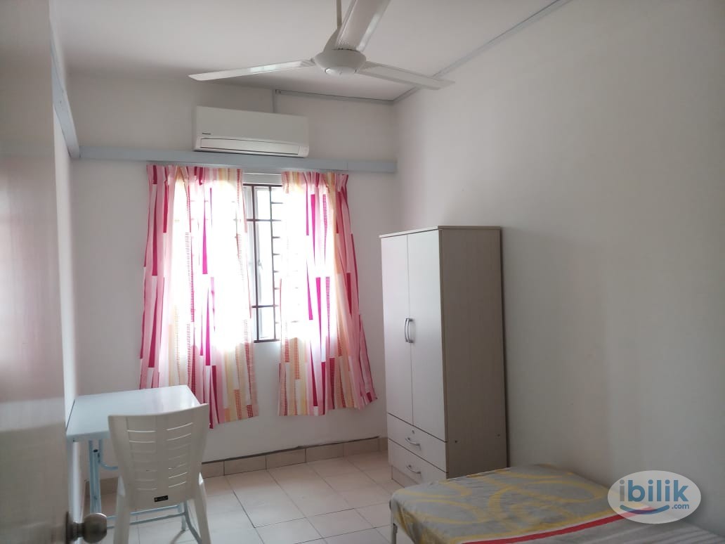 Middle Room at Akasia Apartment, Setia Alam - Image 1