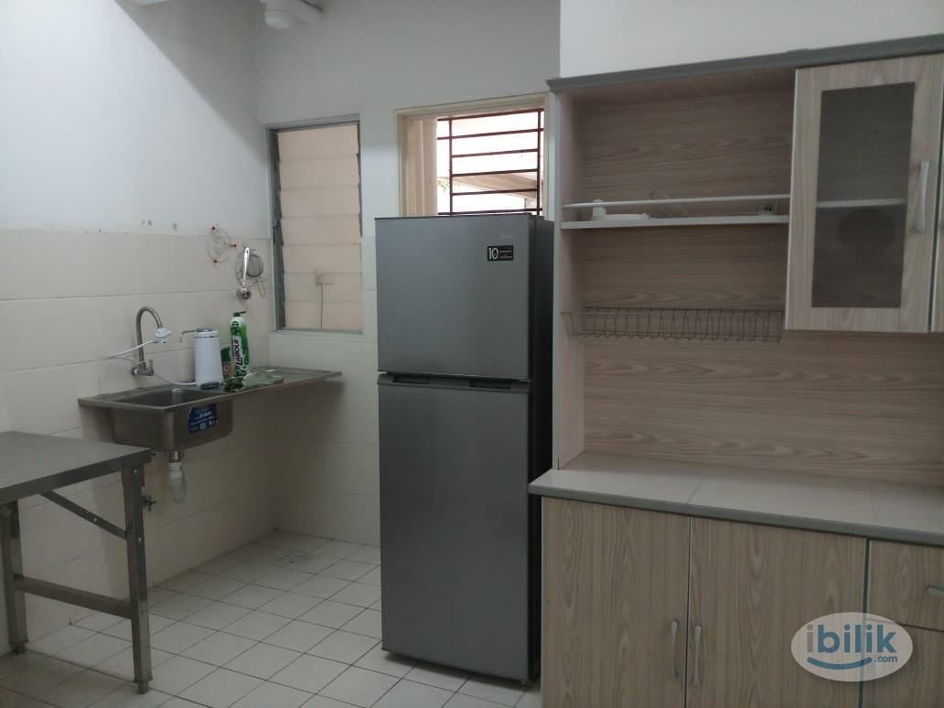 Middle Room at Akasia Apartment, Setia Alam - Image 3