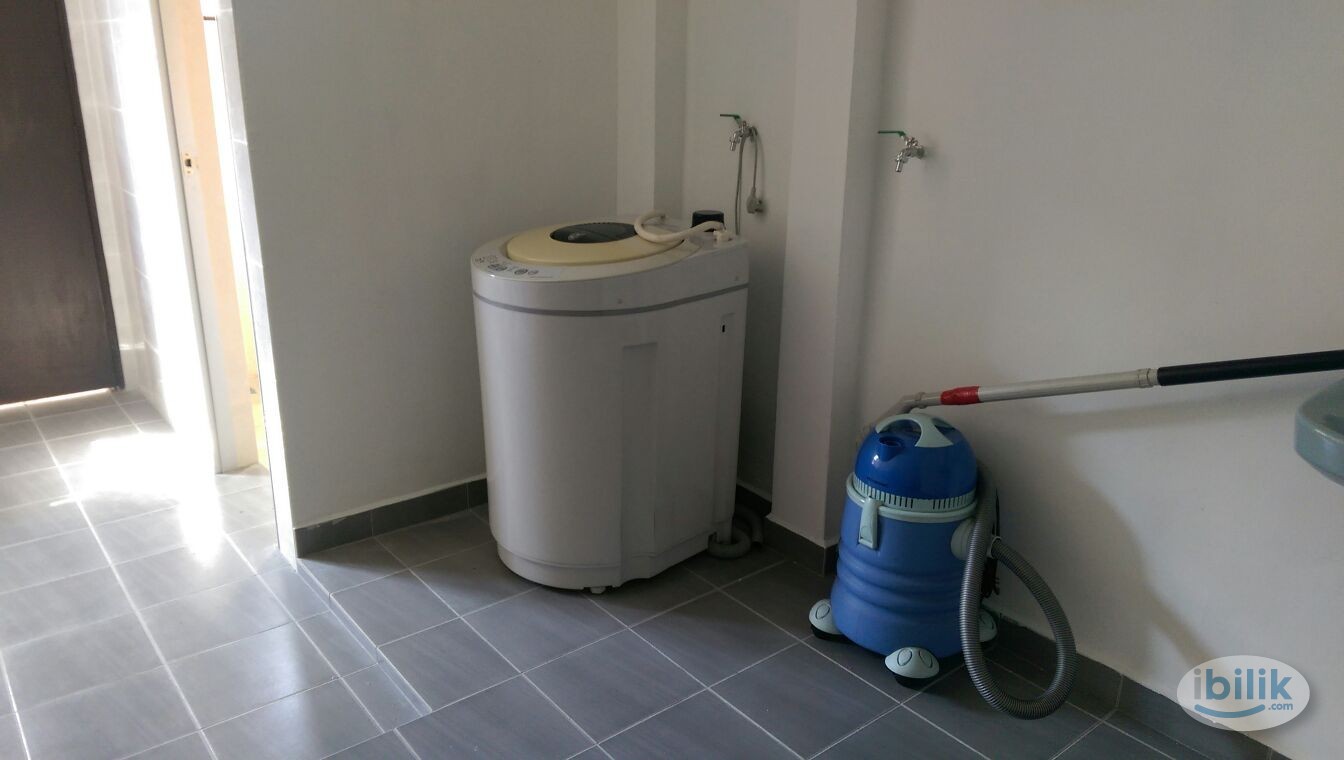 Middle Room at PJS 7, Bandar Sunway - Image 5