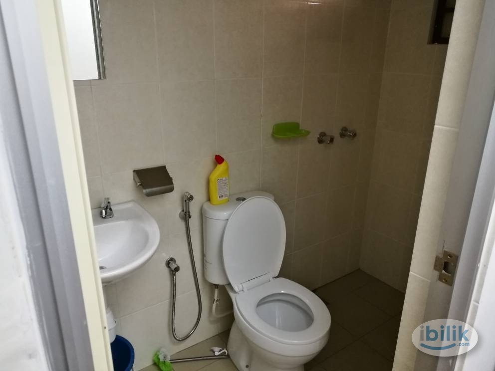 Middle Room at PJS 7, Bandar Sunway - Image 3