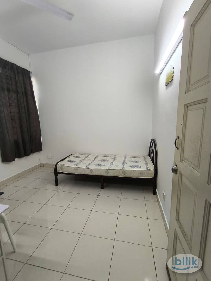 MERDEKA OFFER 🔊 Furnished Room Provided Free WiFi at Bandar Puteri Puchong - Image 1