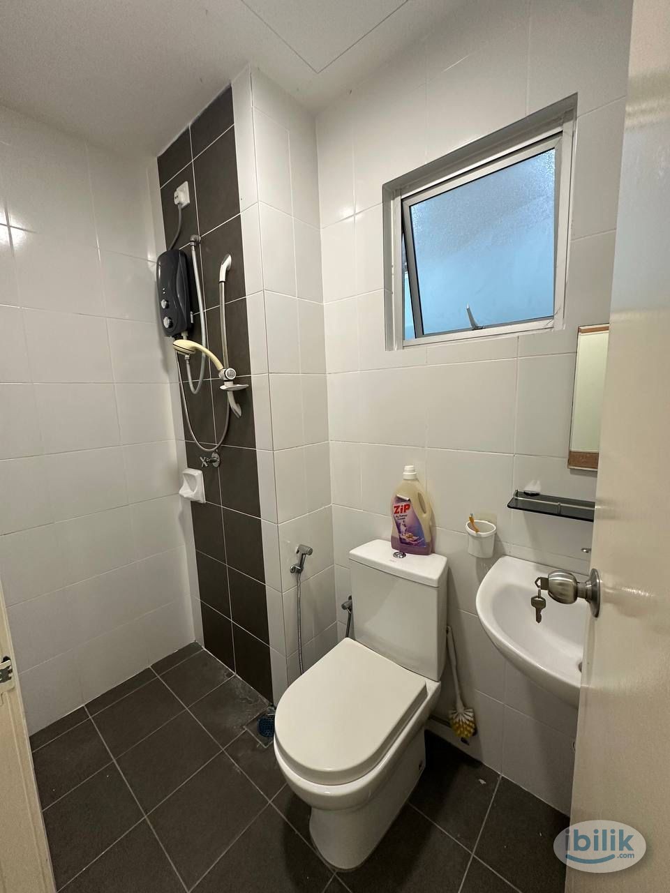 Room For Rent - Image 2