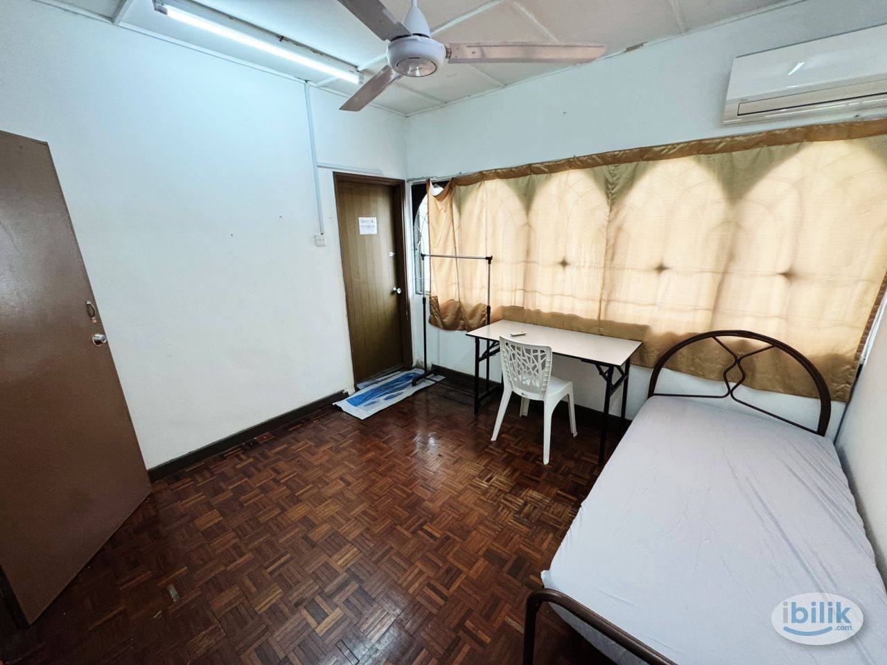 🏡 TTDI#4 | Medium Room with Aircond + Attached Bathroom | Walk to MRT - Image 2