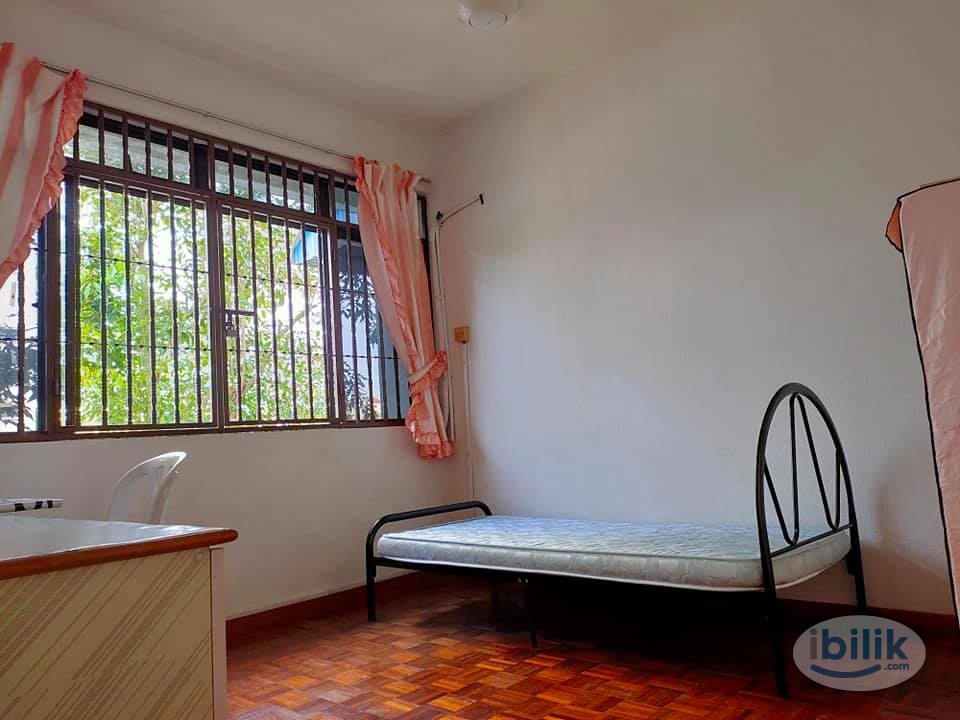 Middle Room at Georgetown, Penang - Image 1