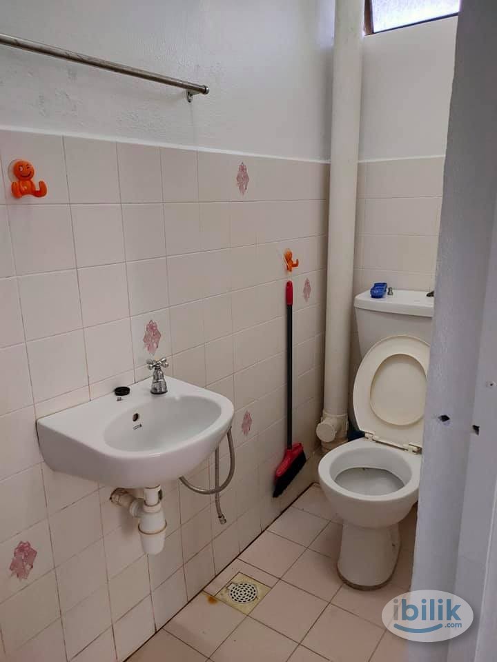 Middle Room at Georgetown, Penang - Image 2