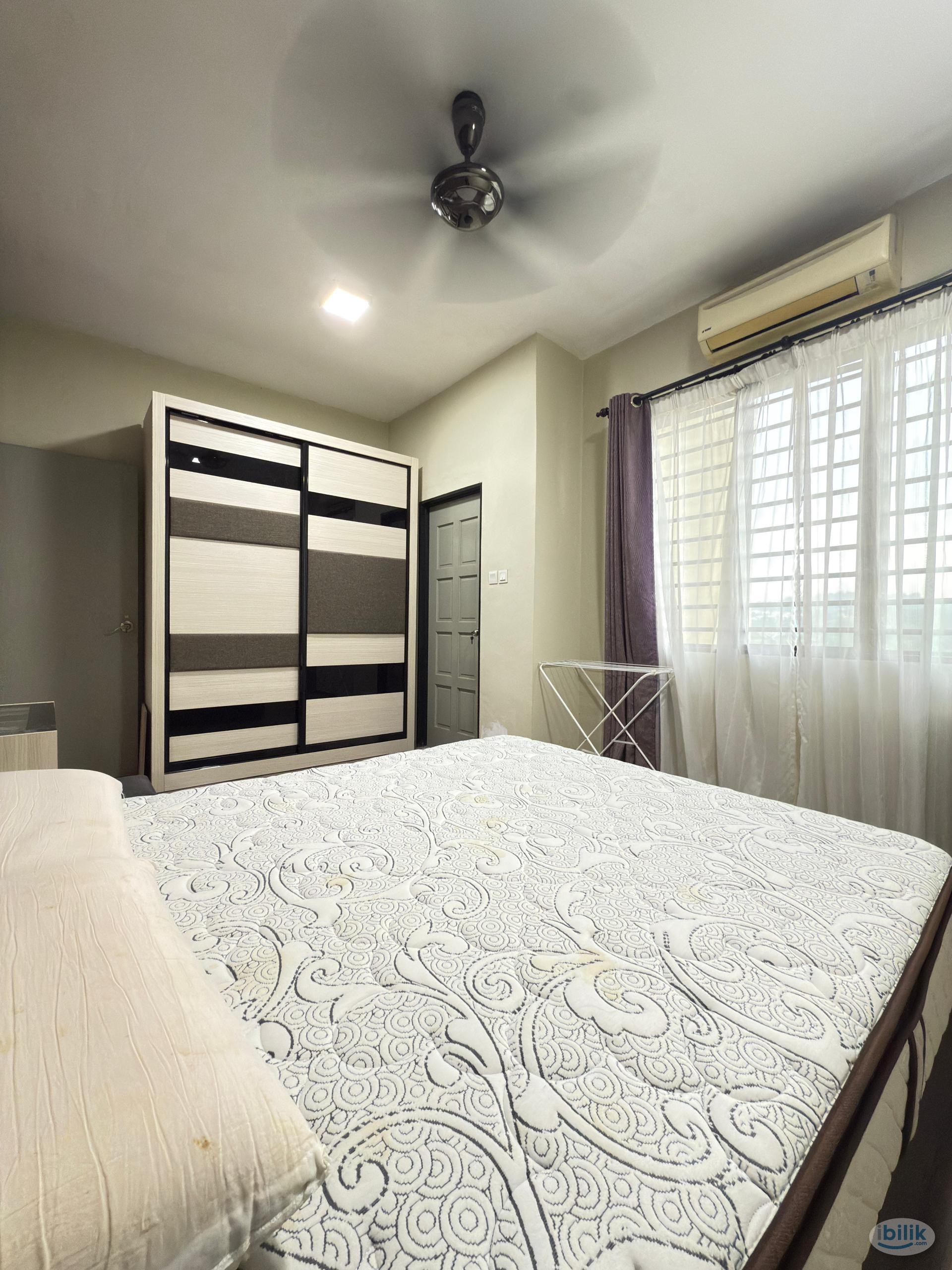 Middle Room at Armanee Condominium, Damansara Damai - Image 3
