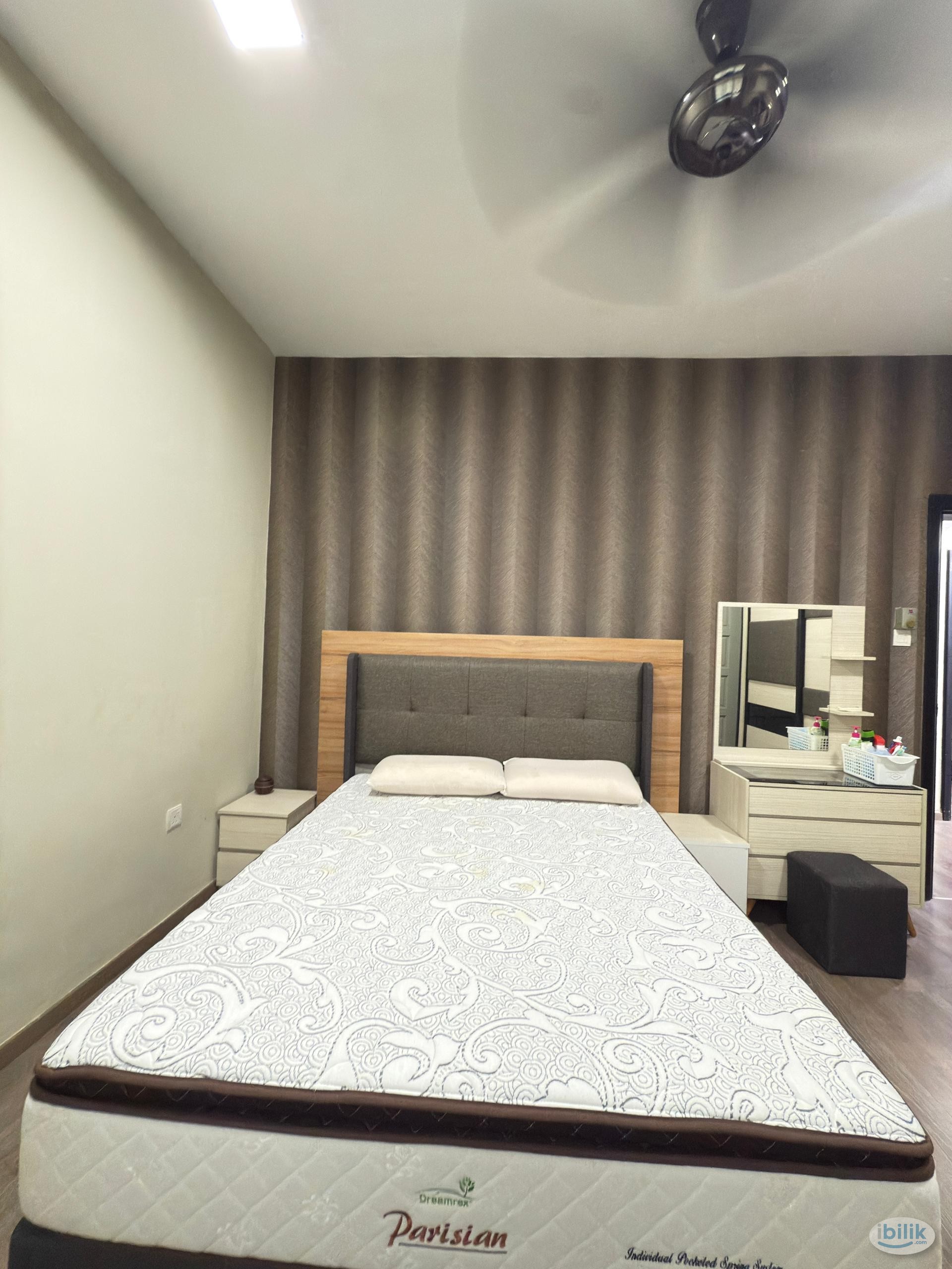 Middle Room at Armanee Condominium, Damansara Damai - Image 4