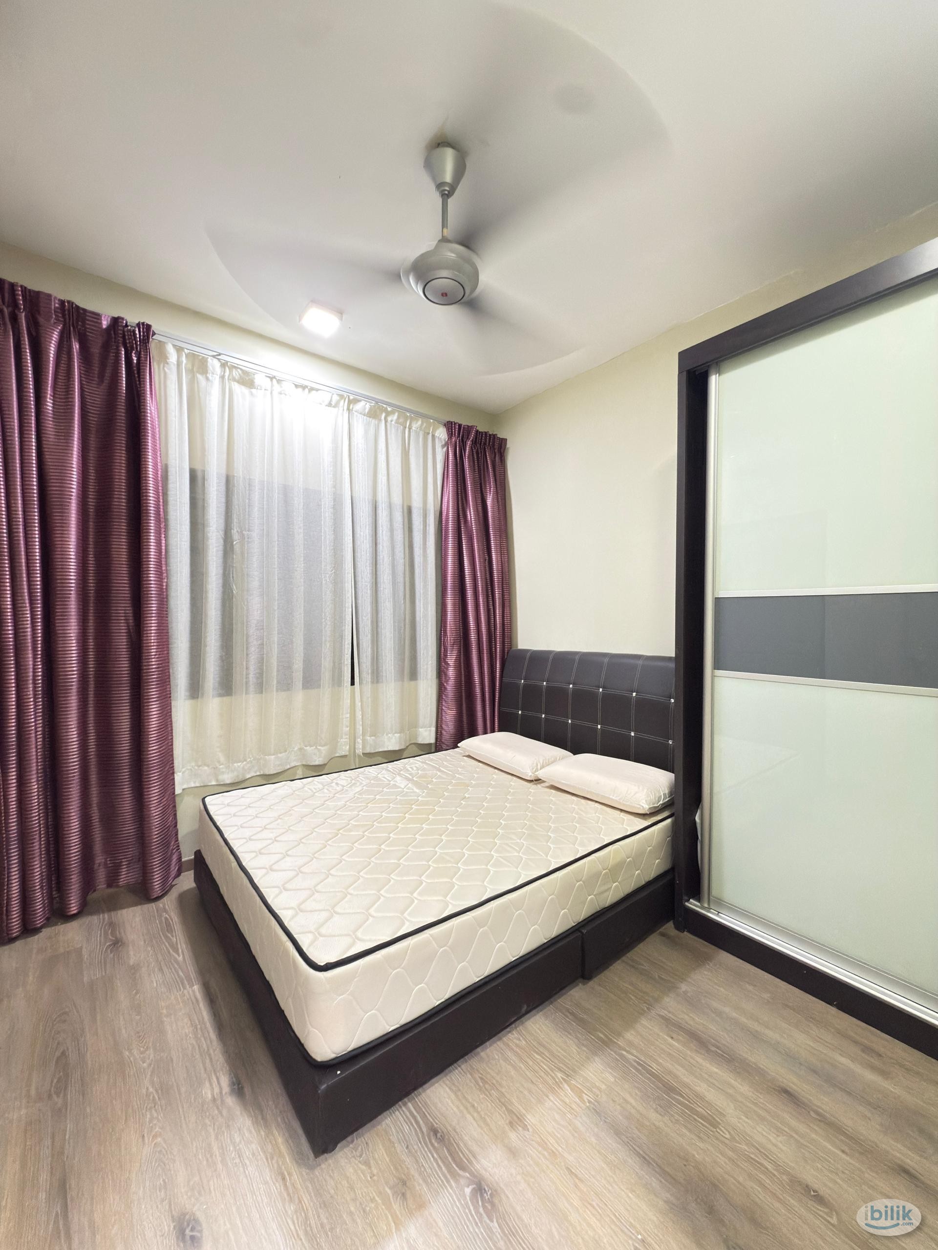 Middle Room at Armanee Condominium, Damansara Damai - Image 1