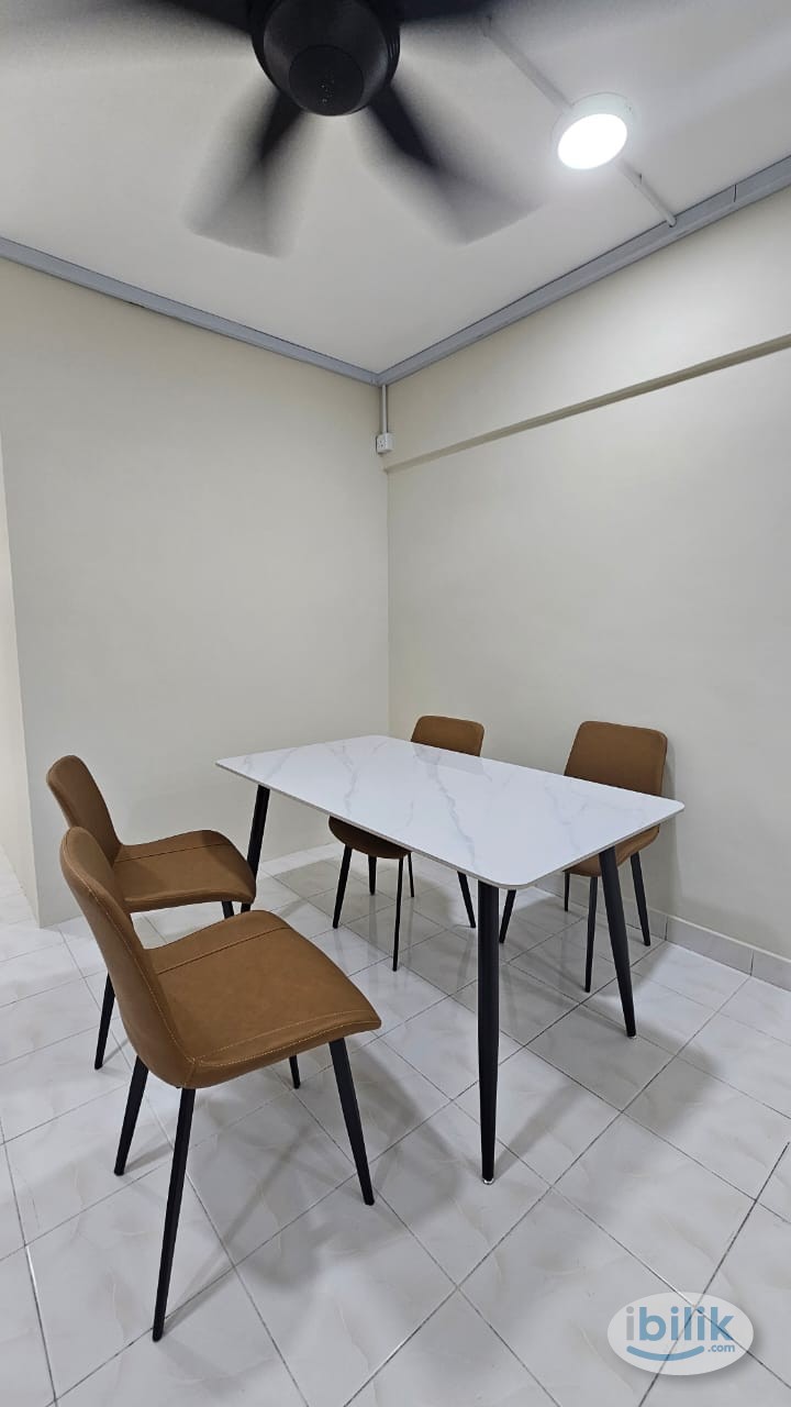Master room with private bathroom cheras bandar sri permaisuri lrt bus stop 10min walks - Image 3