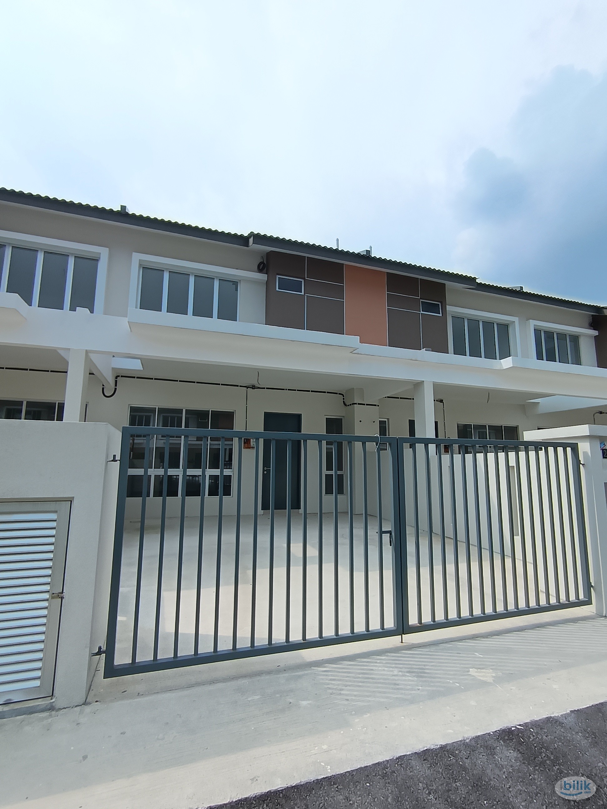 Next to Perodua Academy HQ new Master bedroom fully furnished - Image 2