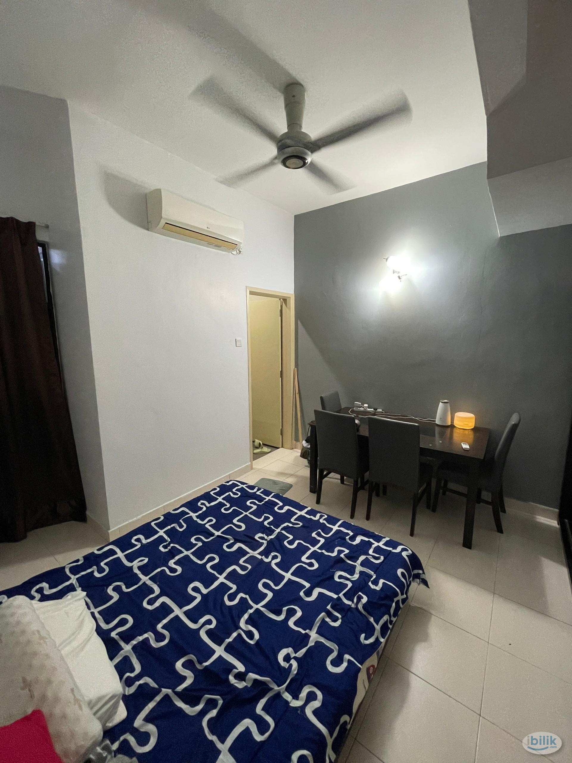 Room with bathroom - Image 1