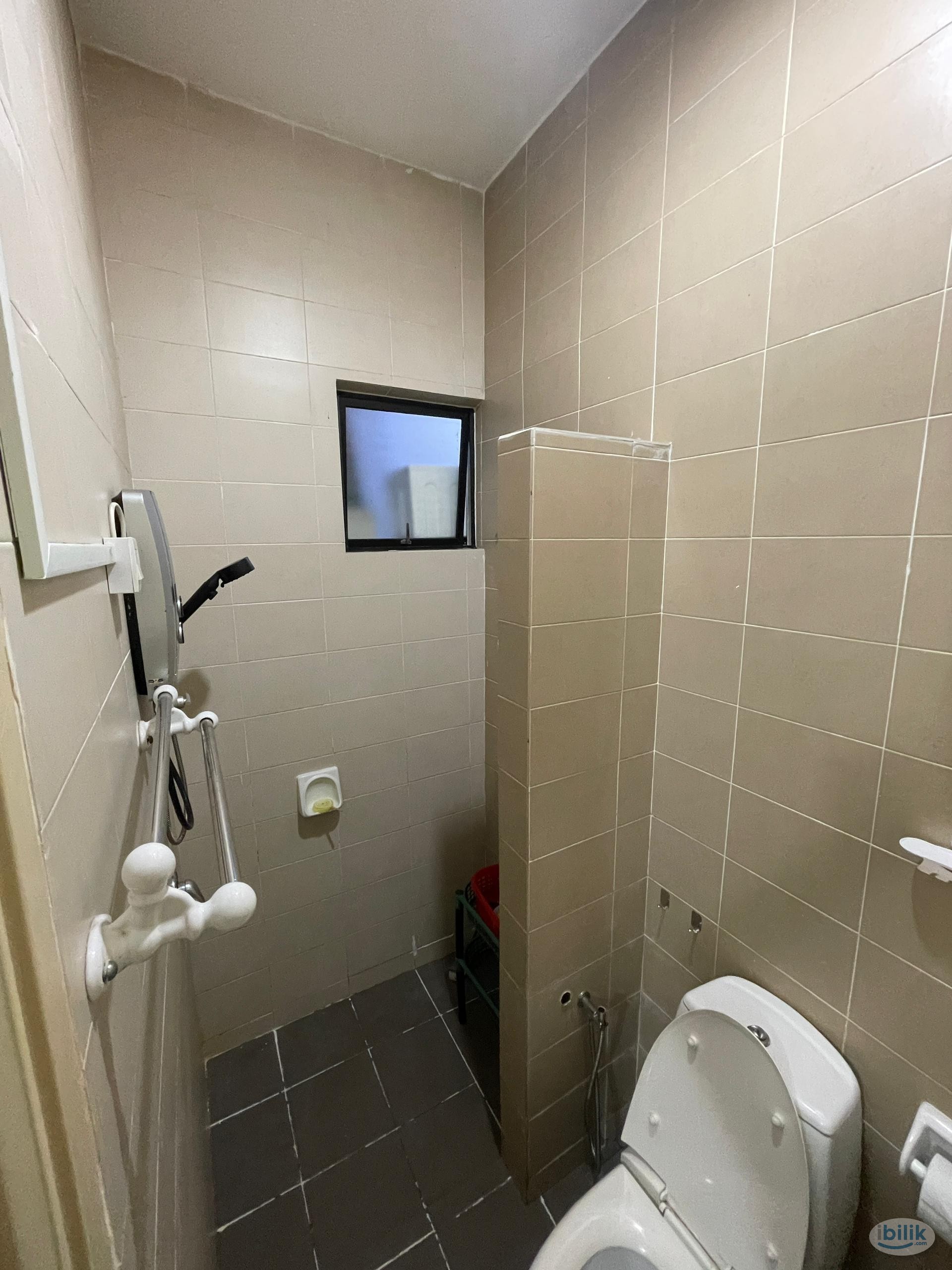 Room with bathroom - Image 3