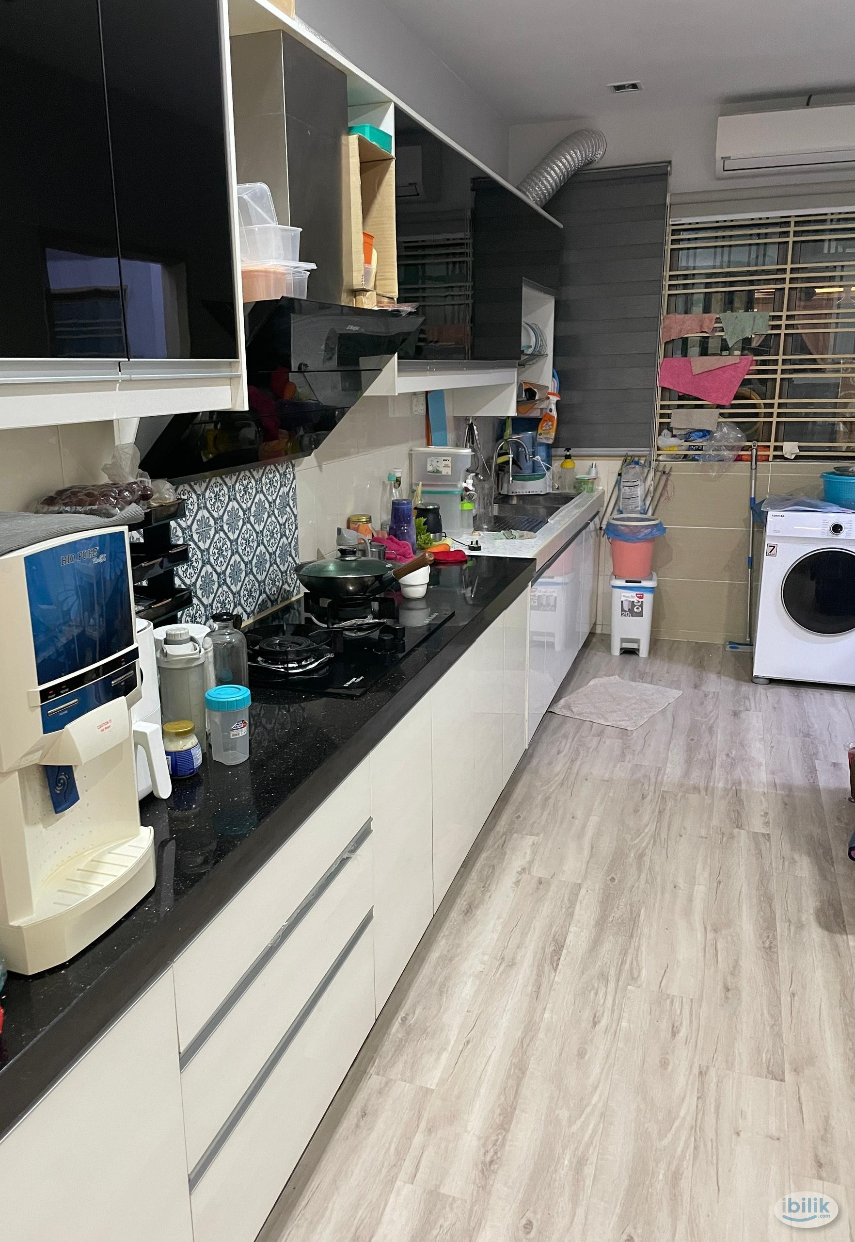 Room with bathroom - Image 4