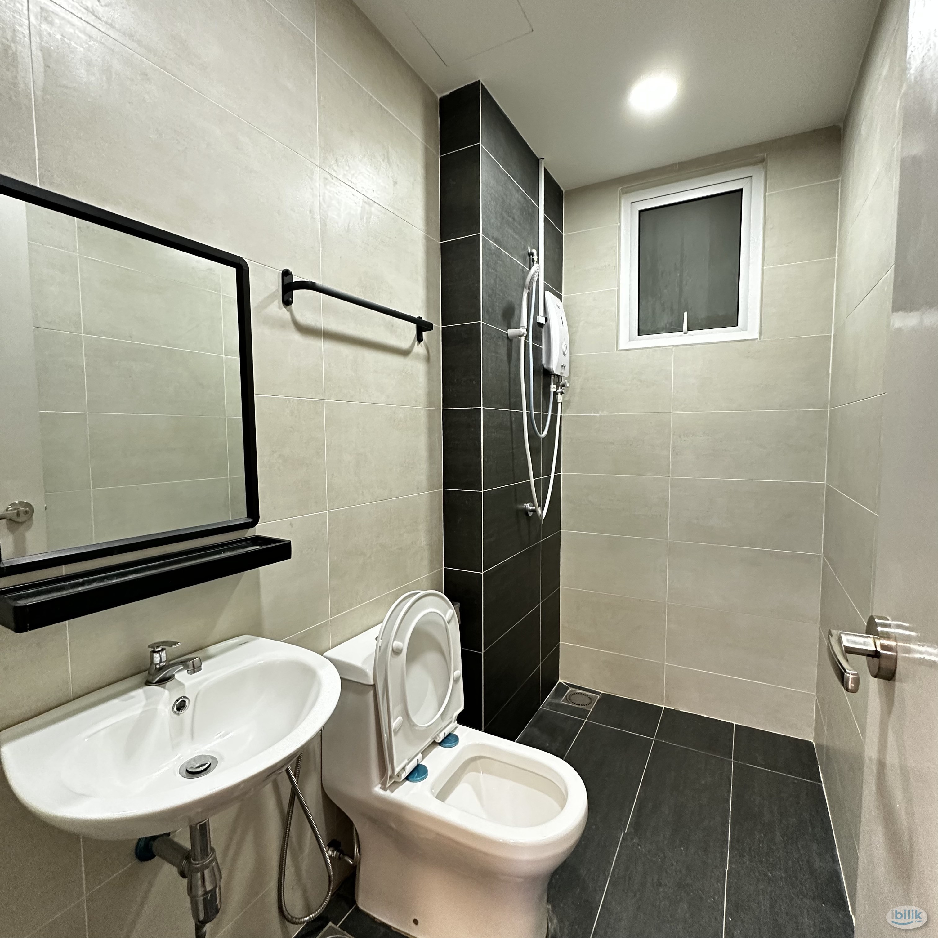 APU/IMU Chill Balcony Vibes | Cozy Room in Pinnacle, Sri Petaling KL - Image 4
