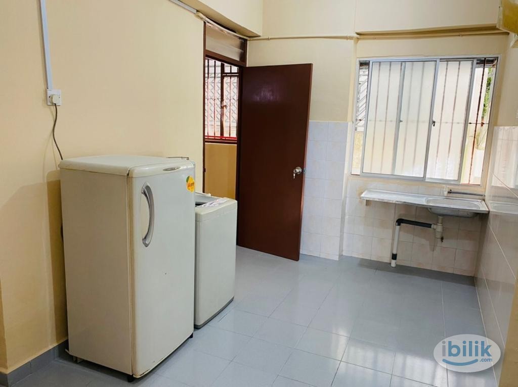 Cheap and clean single room for  male to rent at Saujana Heights, Teluk Kumbar - Image 1
